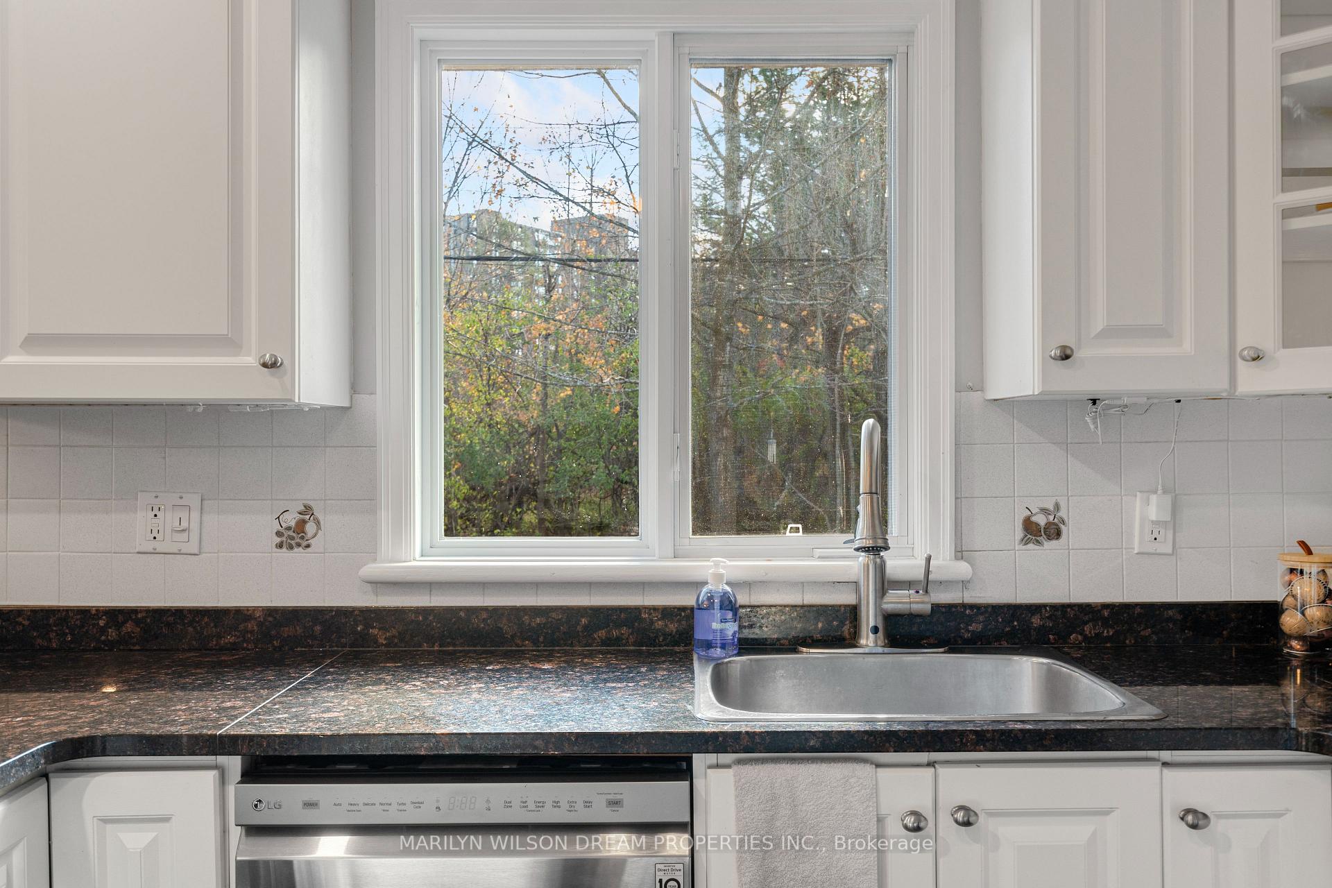 Photo 9 of 446 Thessaly Circle, Ottawa, Alta Vista/Faircrest Heights — HOMEH