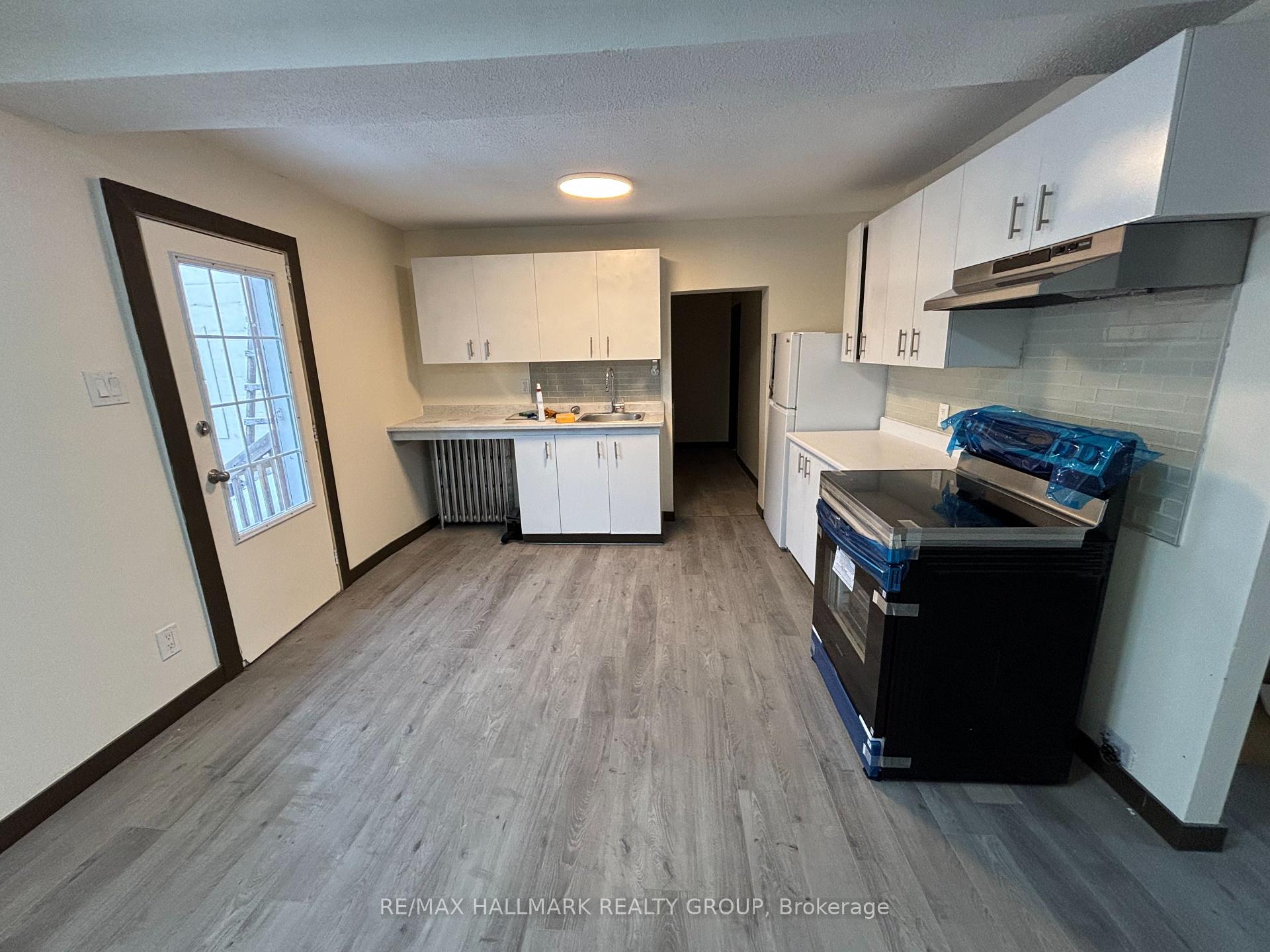 Photo 3 of Unit 2, 462 Bronson Avenue, Ottawa, West Centre Town — HOMEH