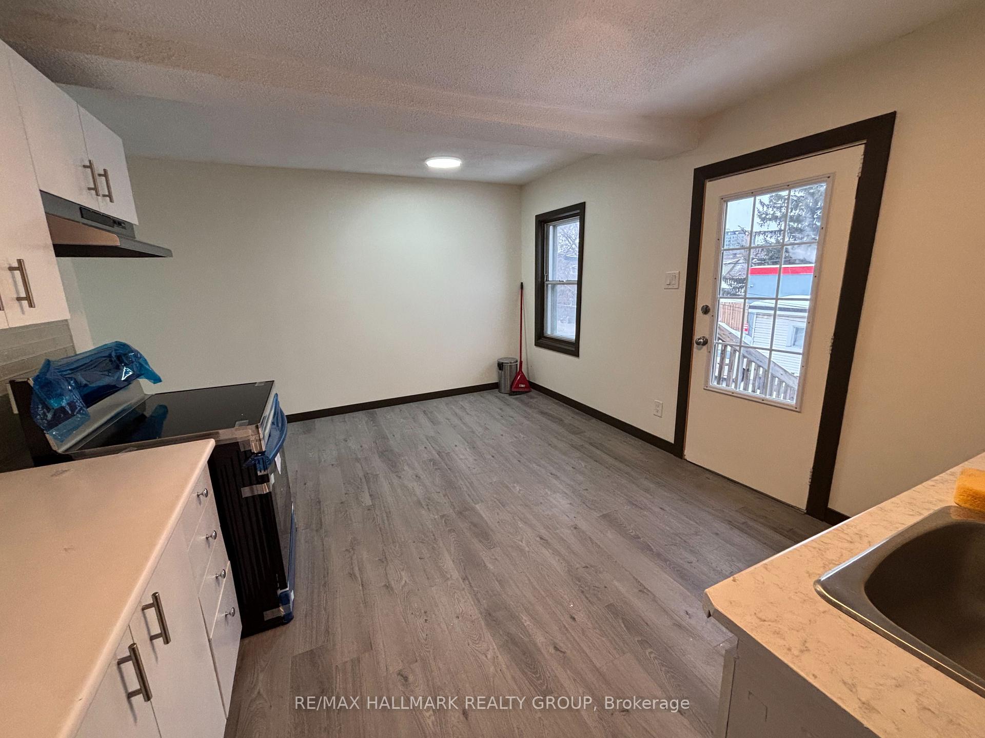 Photo 7 of Unit 2, 462 Bronson Avenue, Ottawa, West Centre Town — HOMEH
