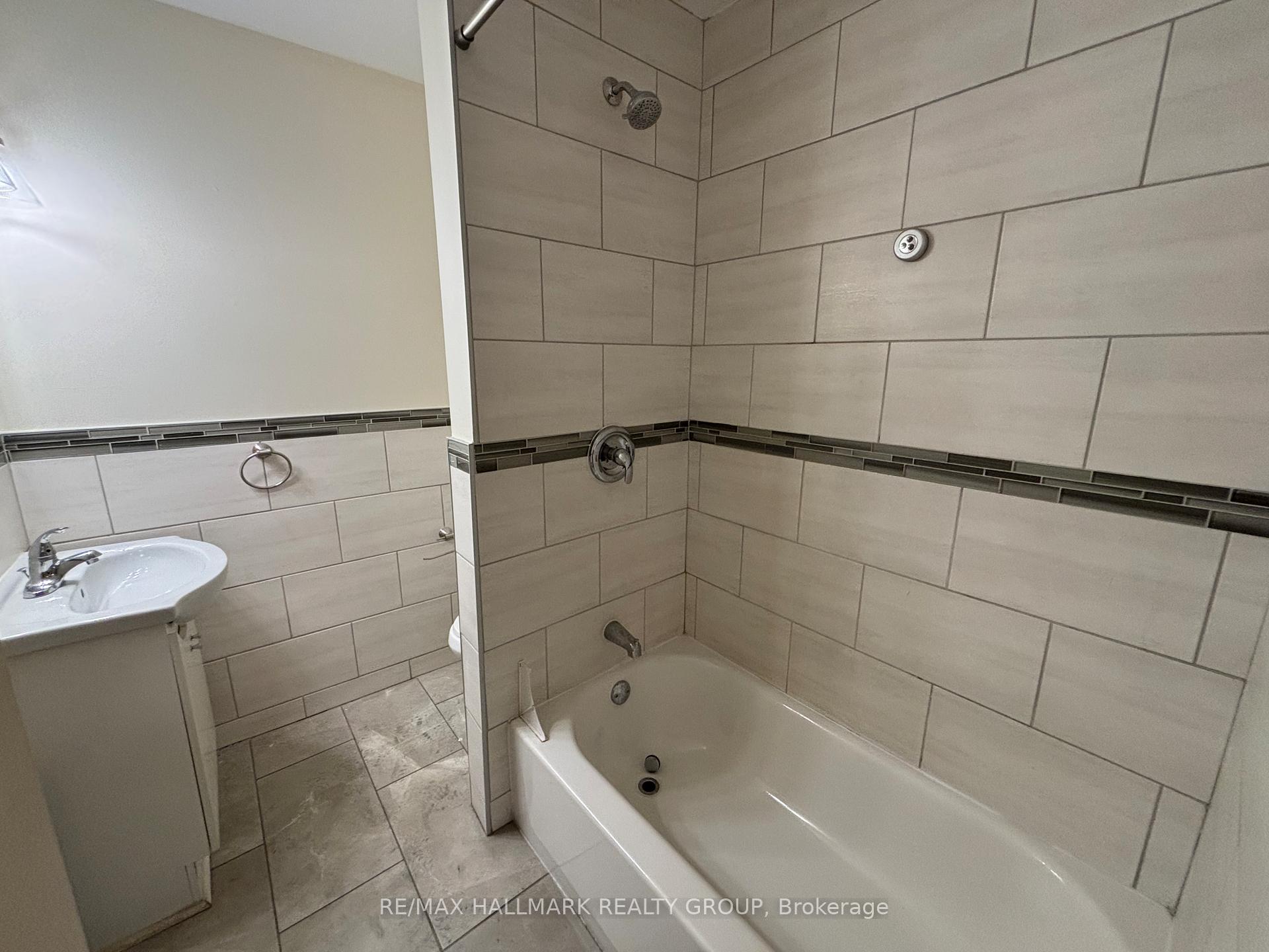 Photo 8 of Unit 2, 462 Bronson Avenue, Ottawa, West Centre Town — HOMEH