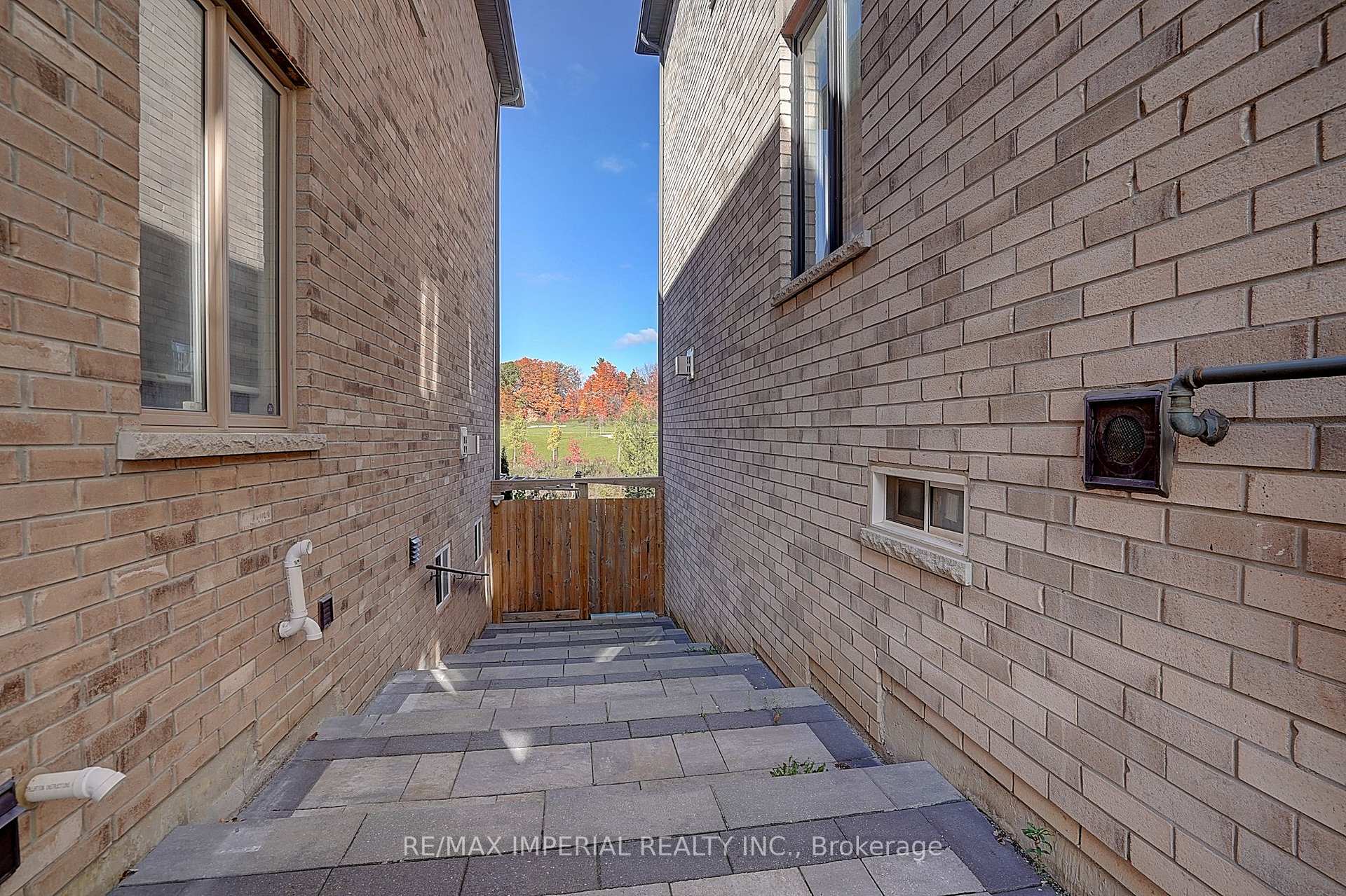 Photo 46 of 30 Orwell Drive, Vaughan, Vellore Village — HOMEH