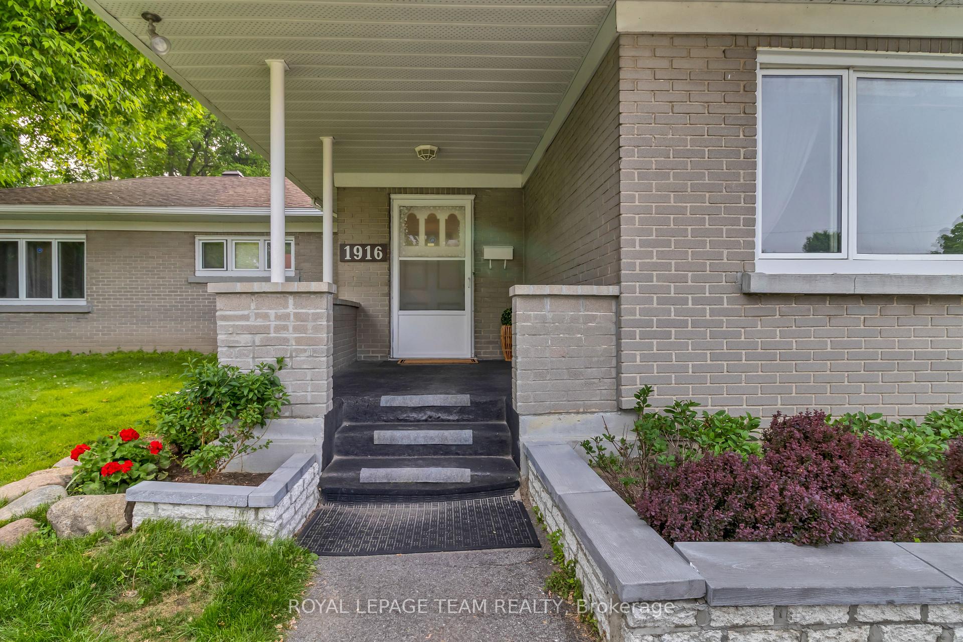 Photo 4 of 1916 Alta Vista Drive, Ottawa, Faircrest Heights — HOMEH
