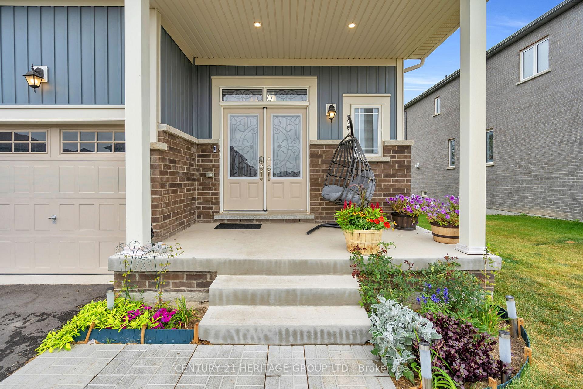 Photo 2 of Unit Upper, 47 Emerald Street, Wasaga Beach — HOMEH