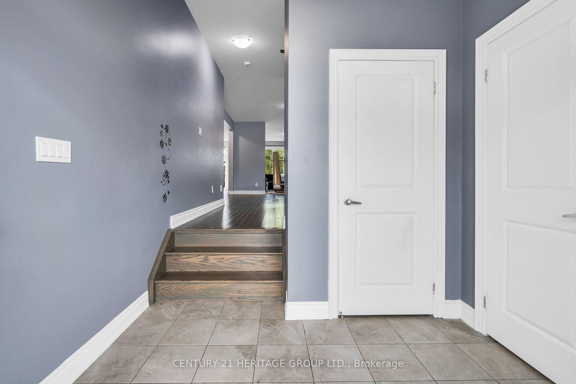 Photo 3 of Unit Upper, 47 Emerald Street, Wasaga Beach — HOMEH