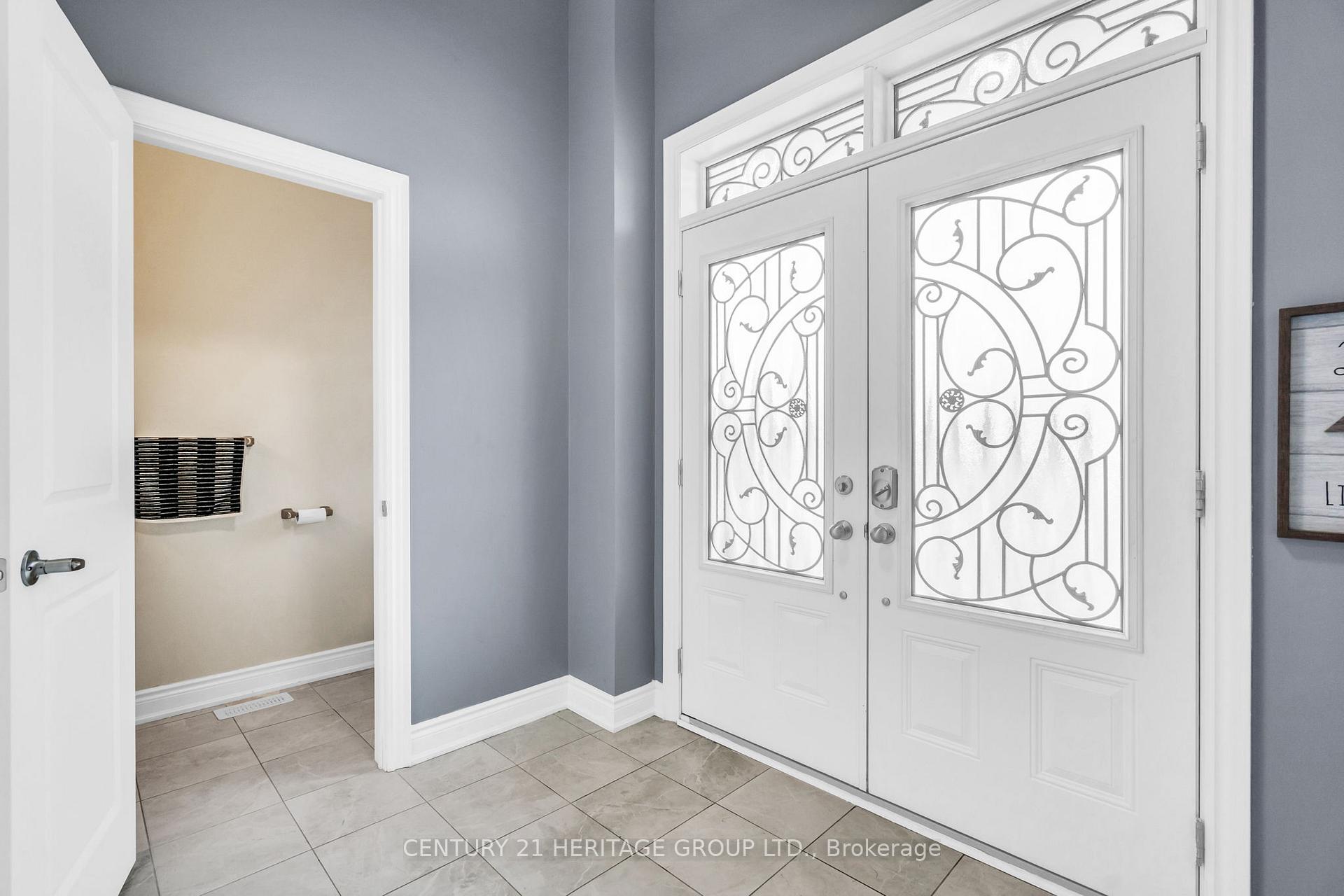 Photo 4 of Unit Upper, 47 Emerald Street, Wasaga Beach — HOMEH