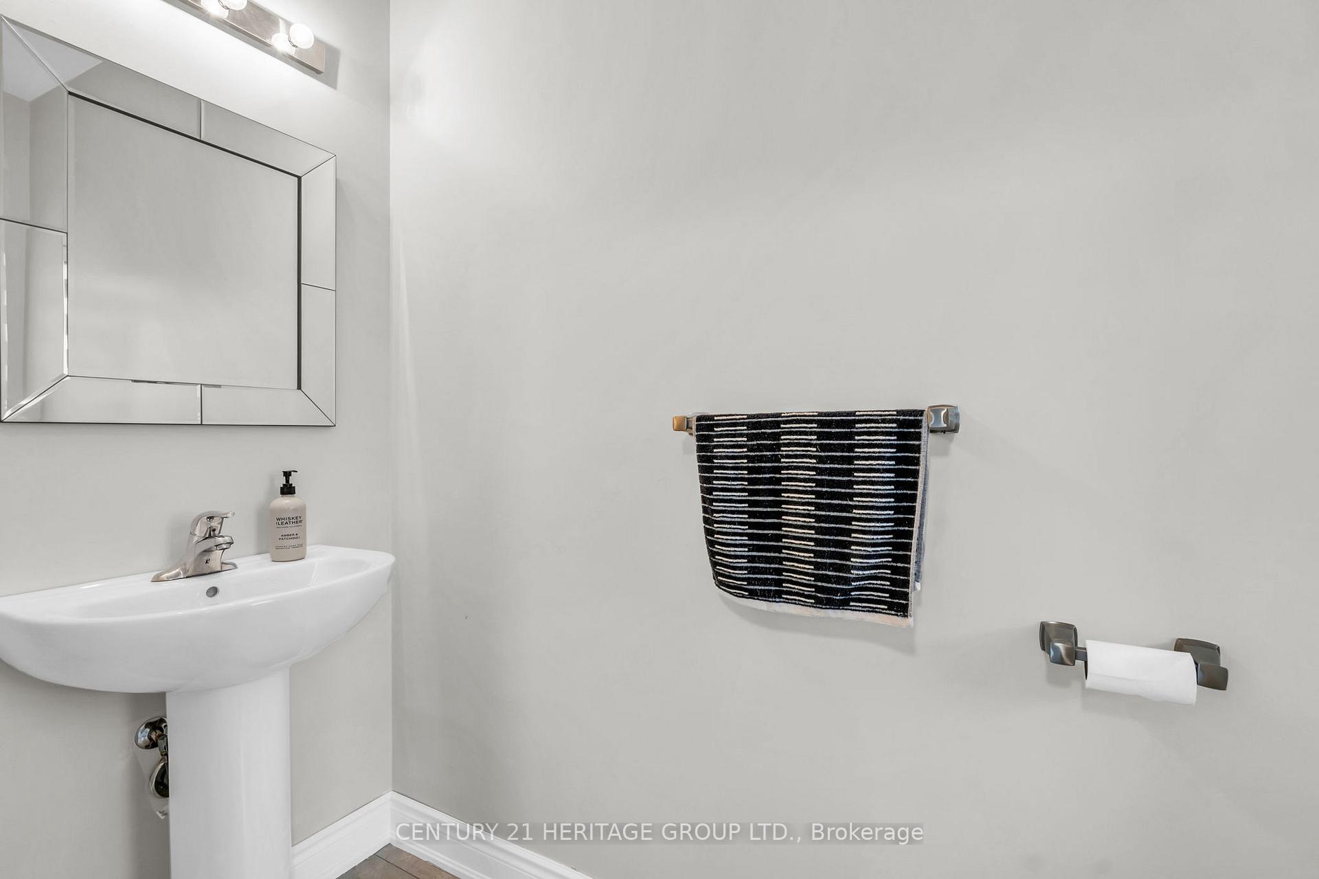 Photo 5 of Unit Upper, 47 Emerald Street, Wasaga Beach — HOMEH
