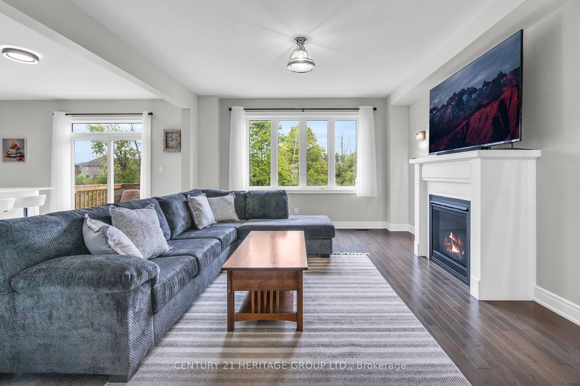 Photo 8 of Unit Upper, 47 Emerald Street, Wasaga Beach — HOMEH