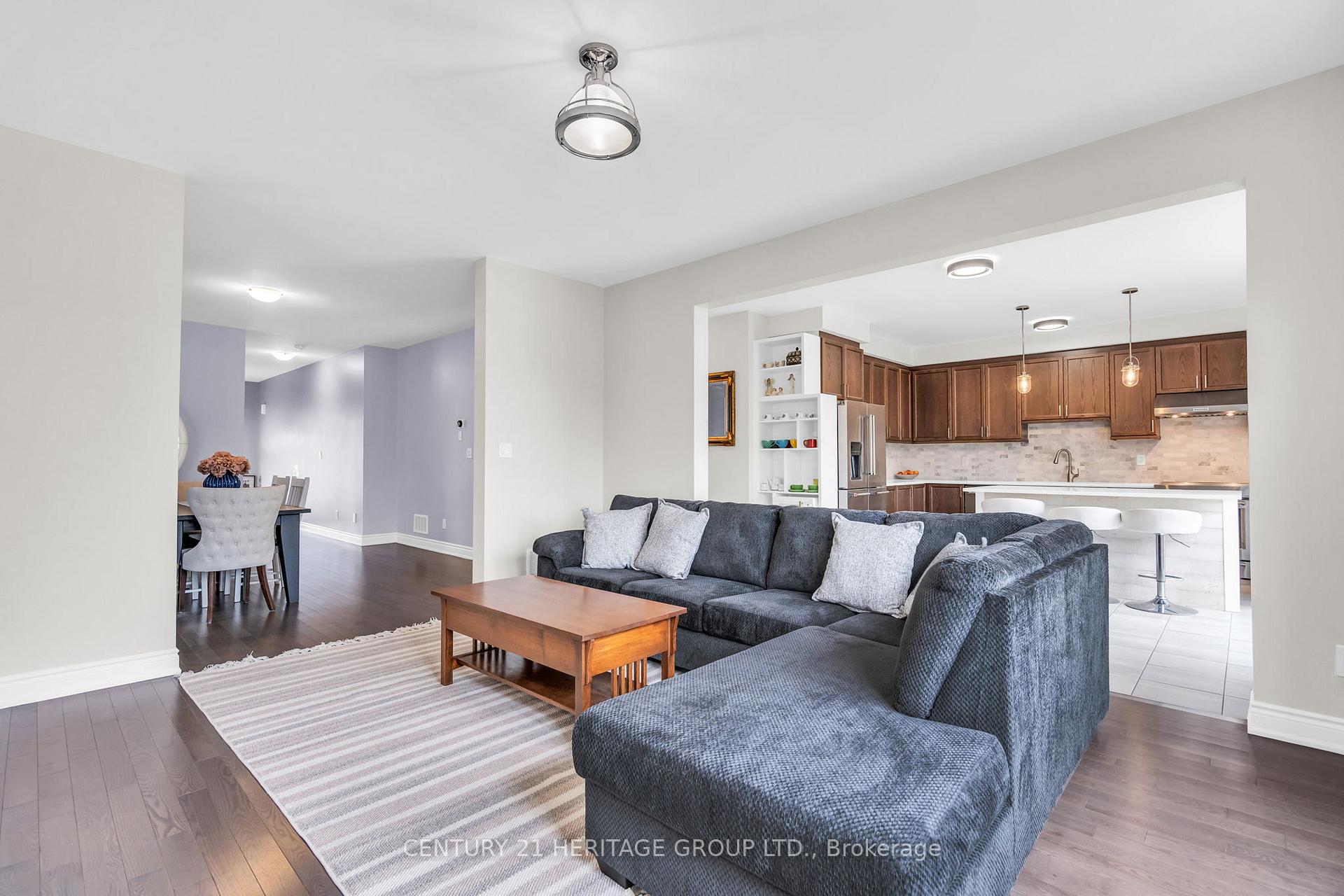 Photo 9 of Unit Upper, 47 Emerald Street, Wasaga Beach — HOMEH