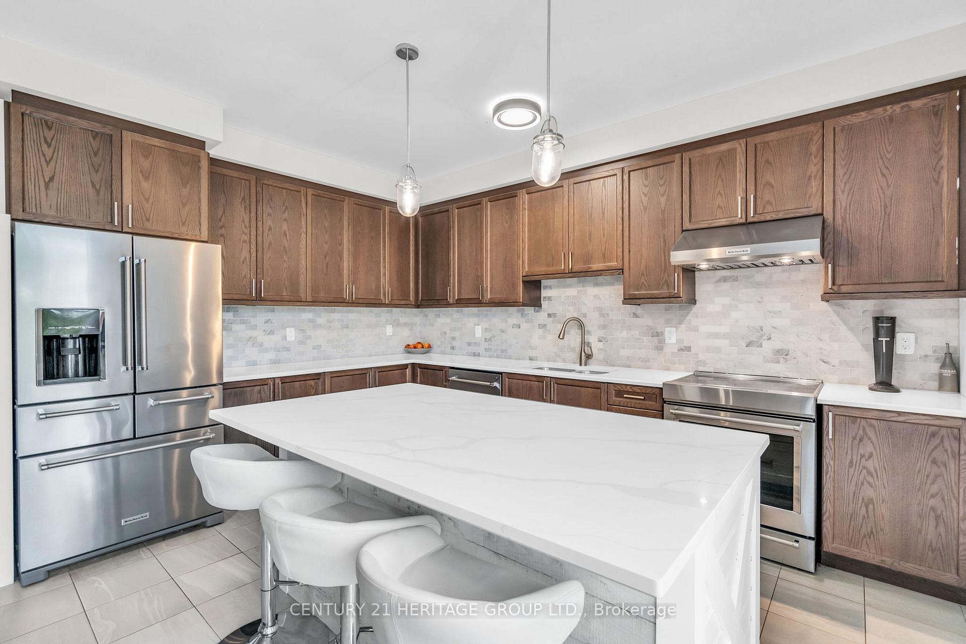 Photo 13 of Unit Upper, 47 Emerald Street, Wasaga Beach — HOMEH