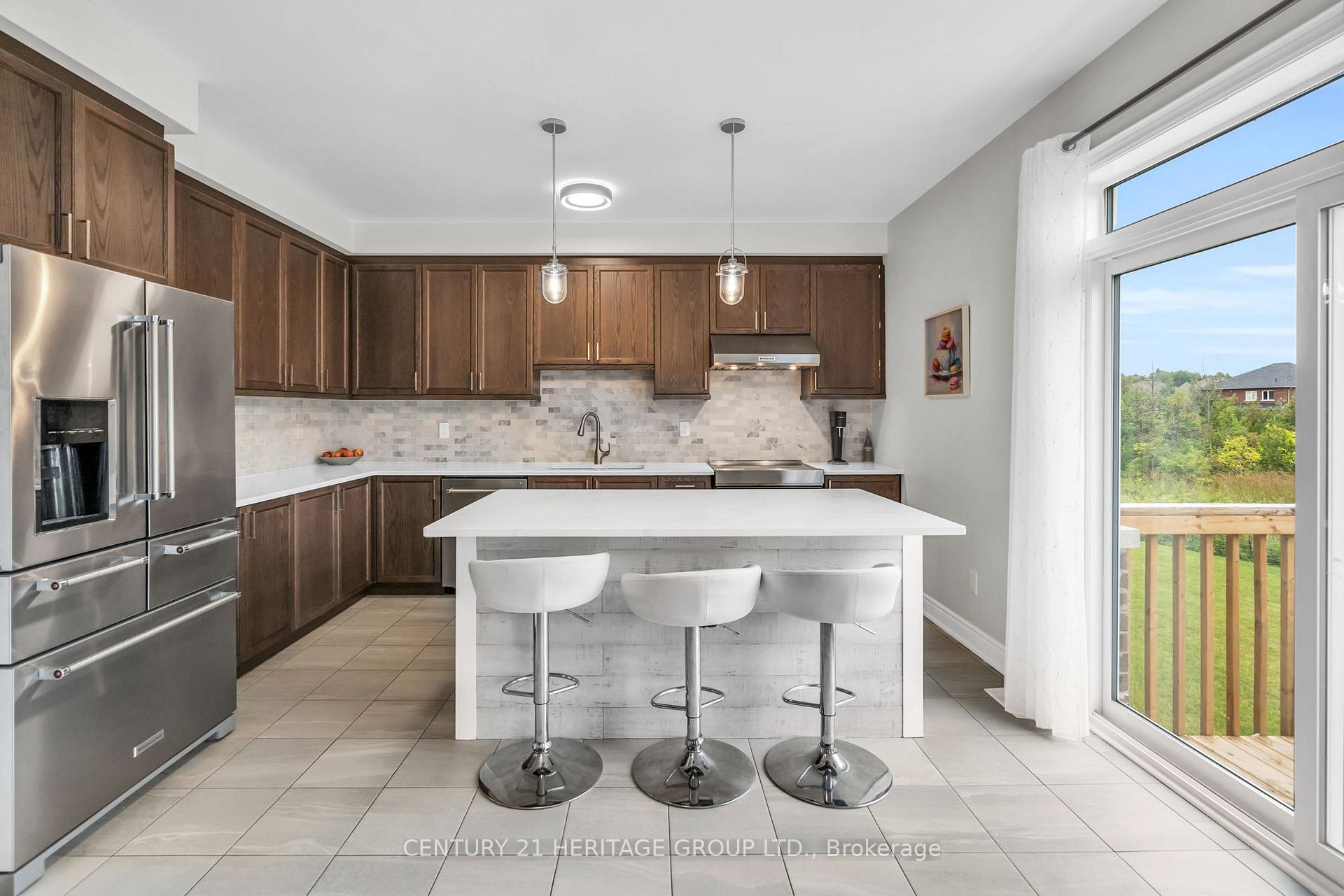 Photo 14 of Unit Upper, 47 Emerald Street, Wasaga Beach — HOMEH