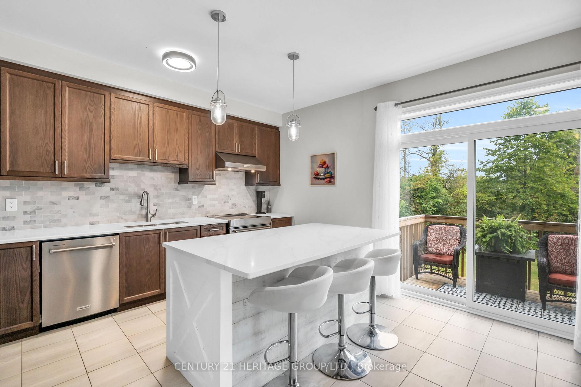 Photo 15 of Unit Upper, 47 Emerald Street, Wasaga Beach — HOMEH