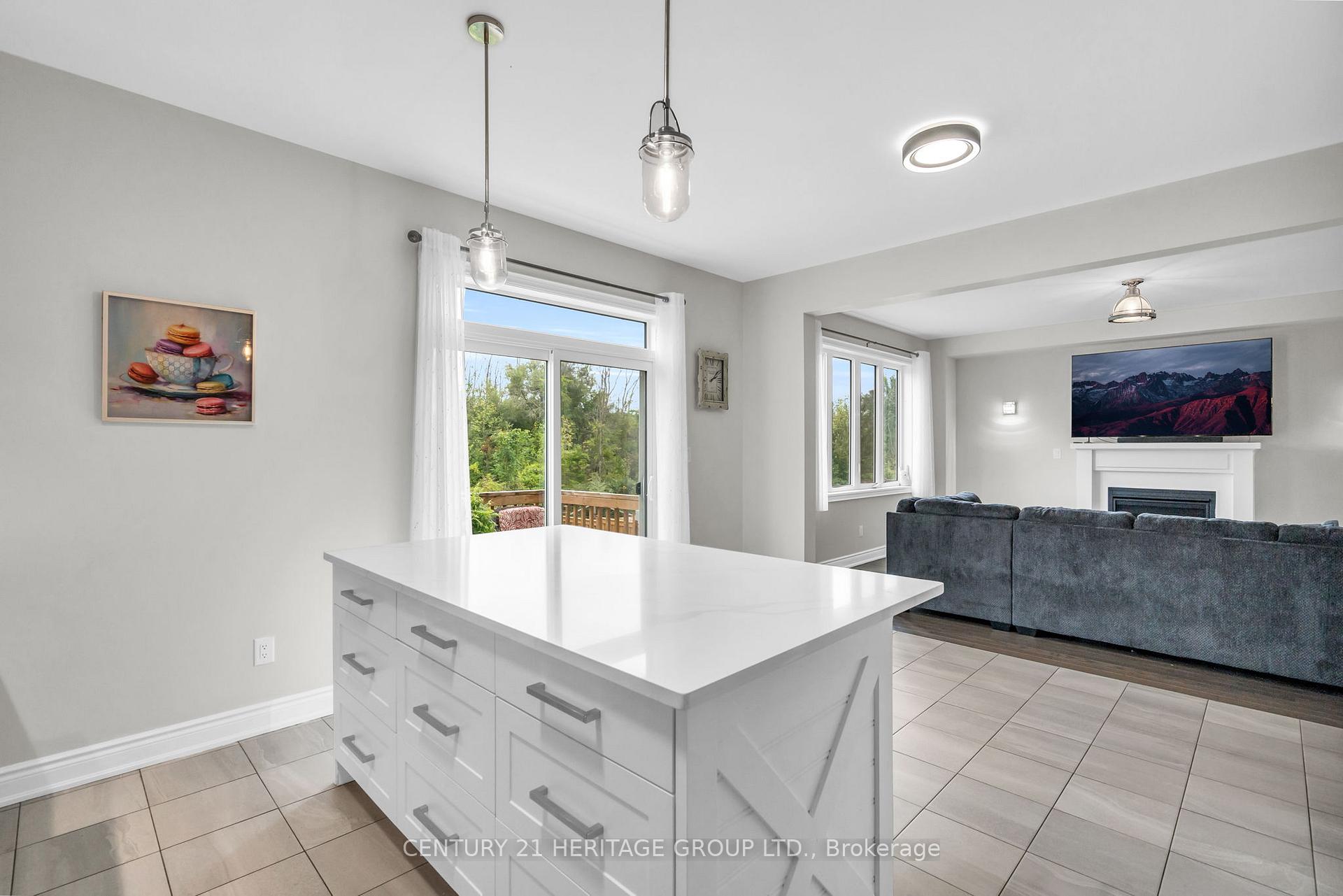 Photo 16 of Unit Upper, 47 Emerald Street, Wasaga Beach — HOMEH