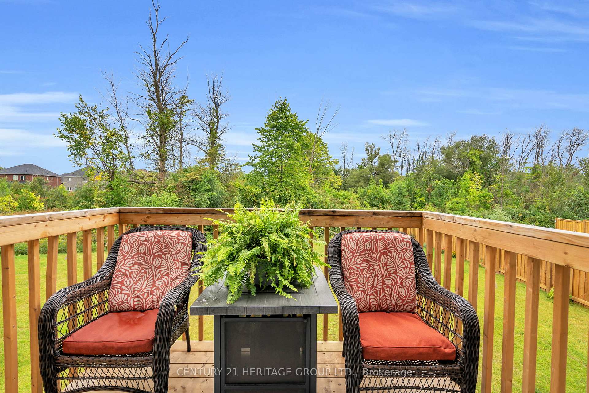Photo 18 of Unit Upper, 47 Emerald Street, Wasaga Beach — HOMEH