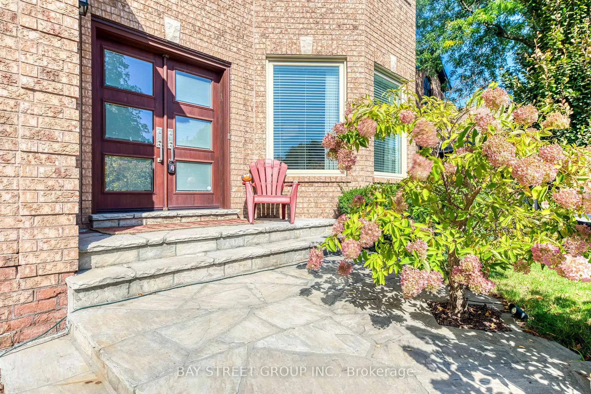 Photo 3 of 128 Beverley Glen Boulevard, Vaughan, Beverley Glen — HOMEH