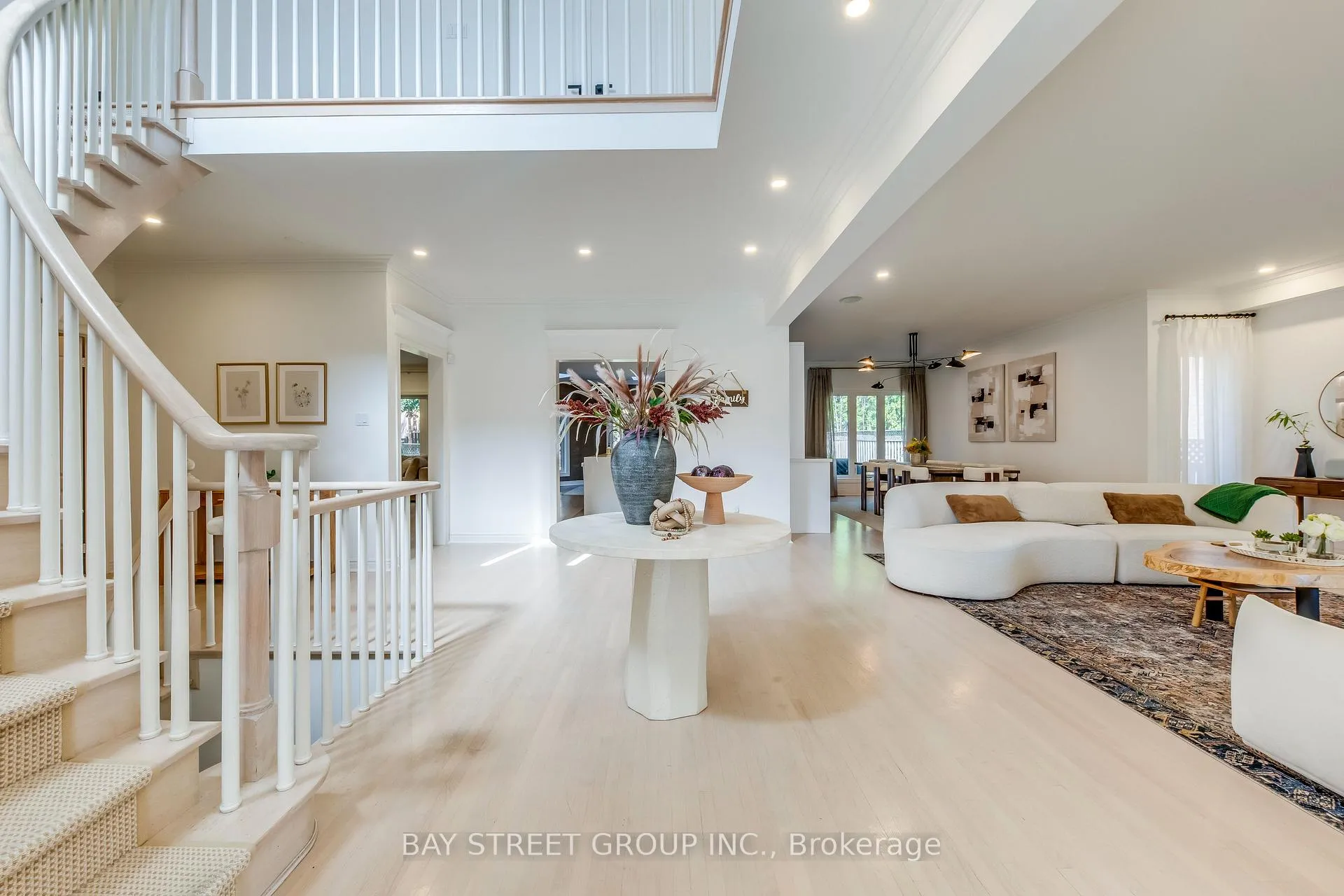 Photo 5 of 128 Beverley Glen Boulevard, Vaughan, Beverley Glen — HOMEH