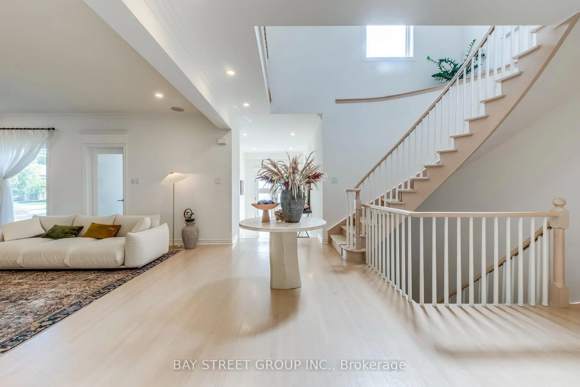 Photo 6 of 128 Beverley Glen Boulevard, Vaughan, Beverley Glen — HOMEH