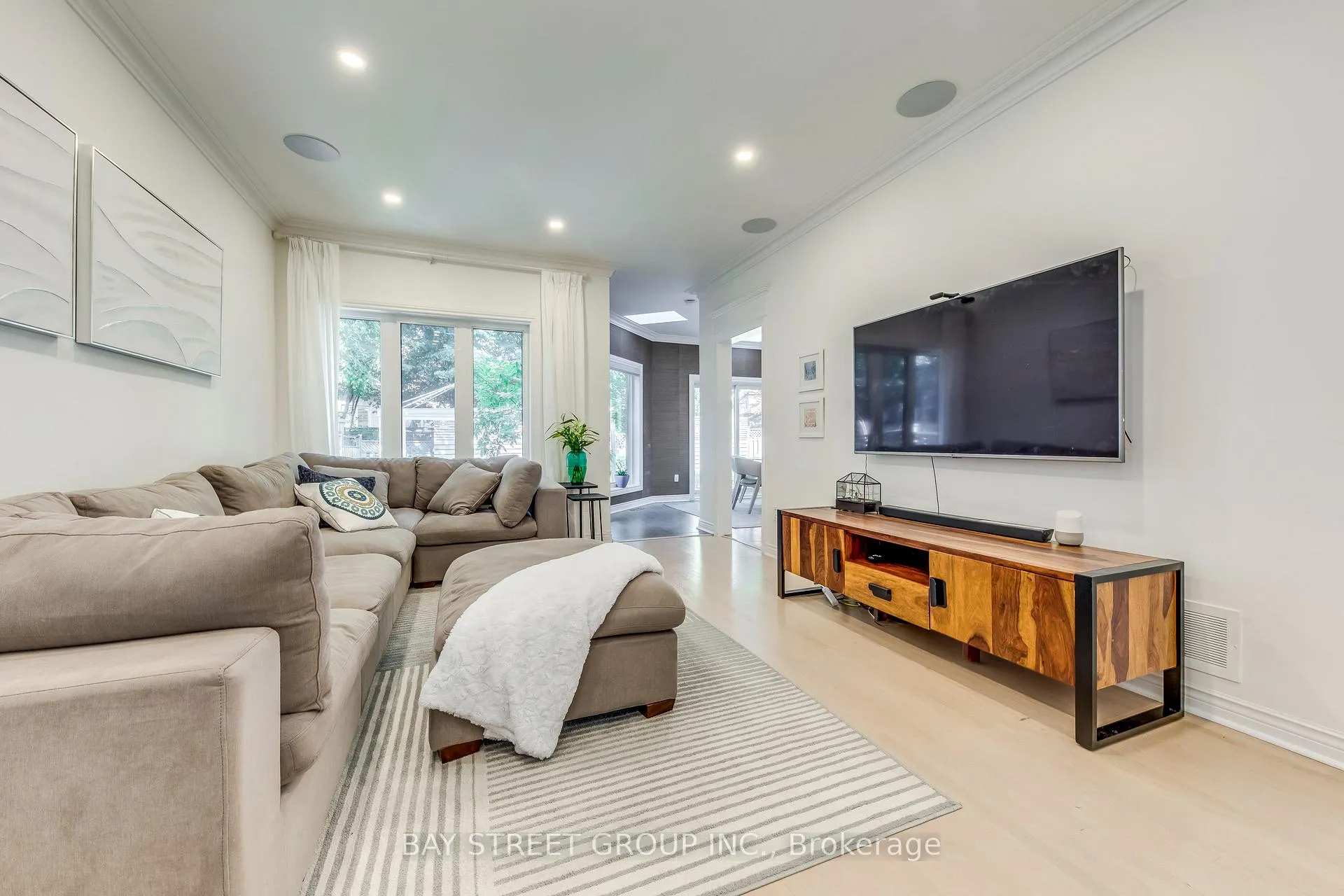 Photo 11 of 128 Beverley Glen Boulevard, Vaughan, Beverley Glen — HOMEH