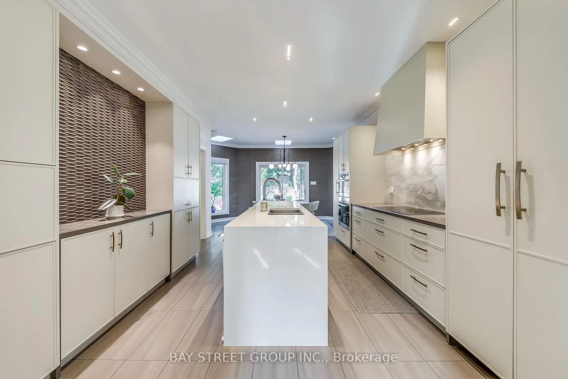 Photo 12 of 128 Beverley Glen Boulevard, Vaughan, Beverley Glen — HOMEH