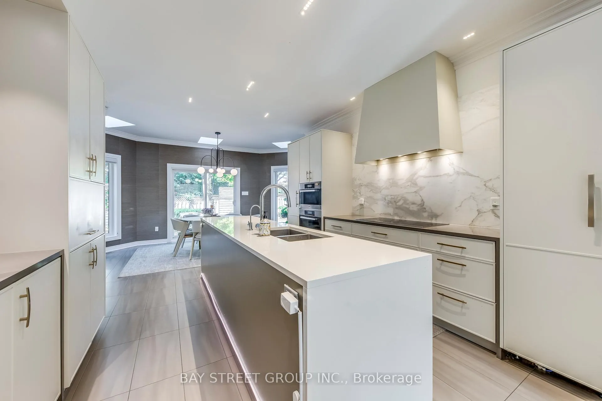 Photo 13 of 128 Beverley Glen Boulevard, Vaughan, Beverley Glen — HOMEH