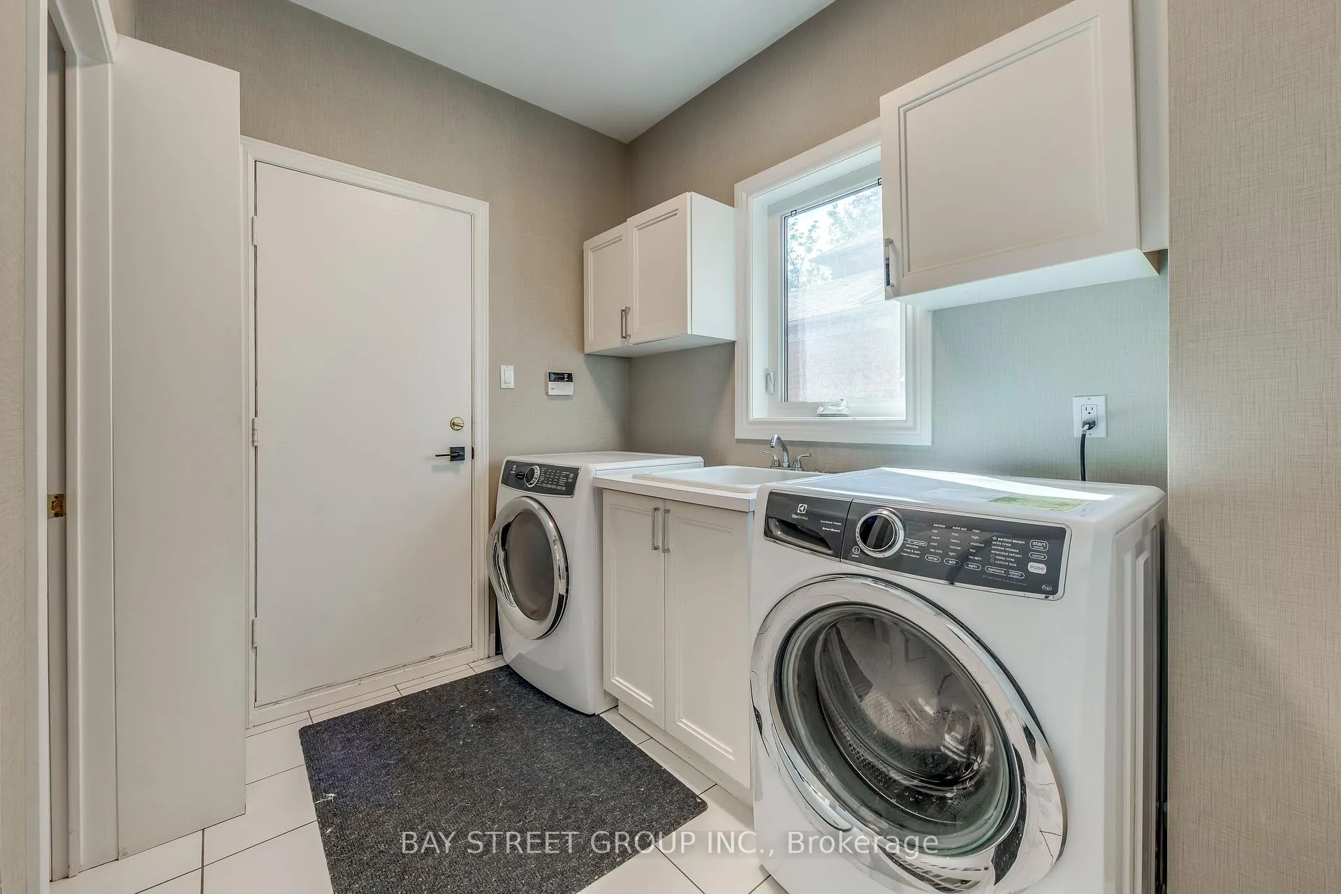 Photo 18 of 128 Beverley Glen Boulevard, Vaughan, Beverley Glen — HOMEH