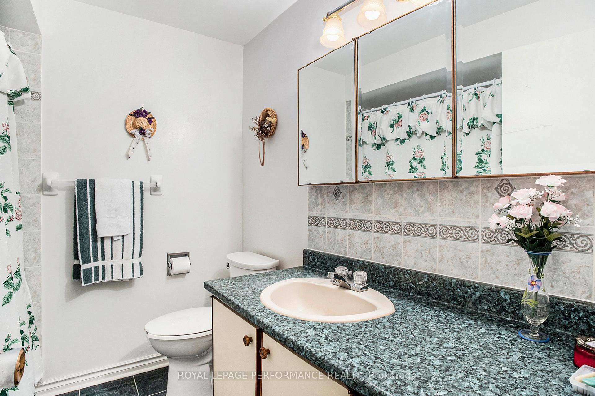 Photo 14 of 2427 Ogilvie Road, Ottawa, Beacon Hill North — HOMEH