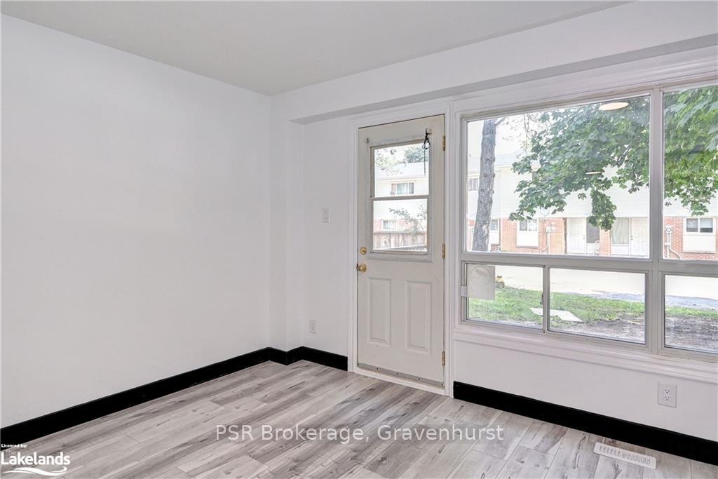 Photo 5 of Unit E, 524 Sunnydale Place E, Waterloo — HOMEH