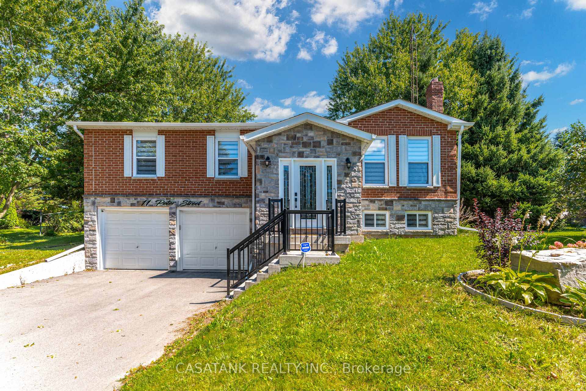 Photo 1 of 11 Peter Street, Amaranth, Rural Amaranth — HOMEH
