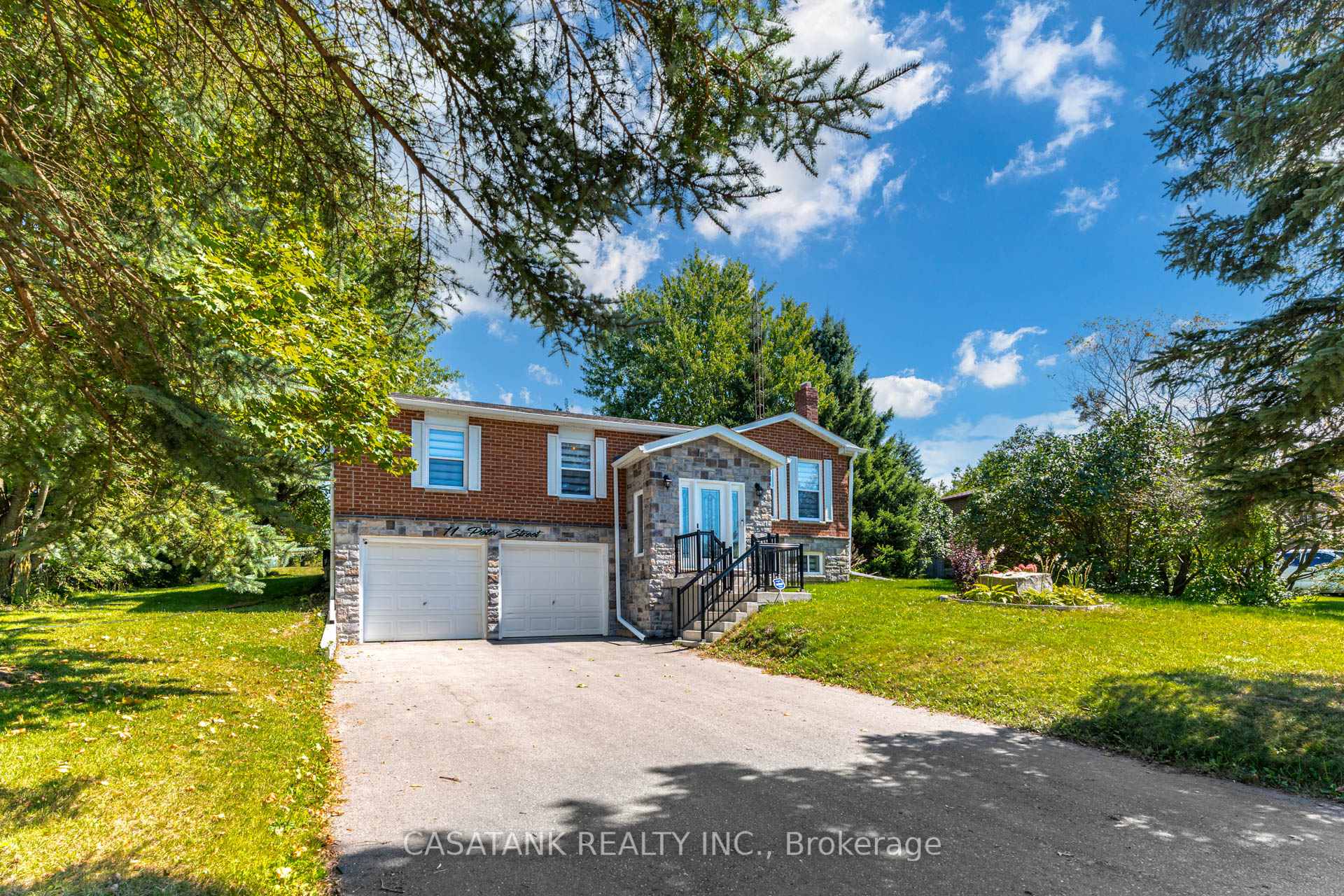 Photo 2 of 11 Peter Street, Amaranth, Rural Amaranth — HOMEH