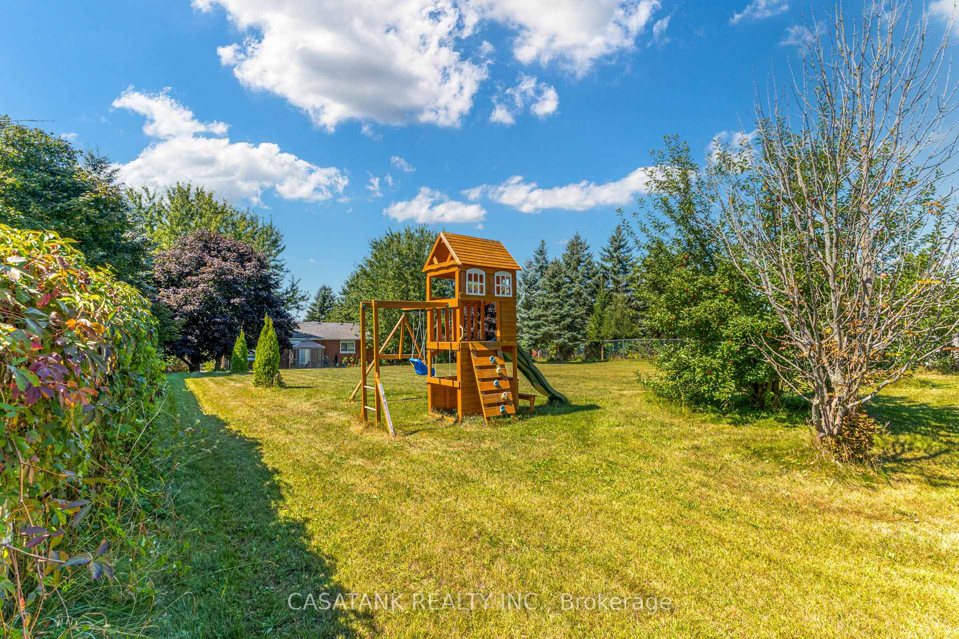 Photo 33 of 11 Peter Street, Amaranth, Rural Amaranth — HOMEH