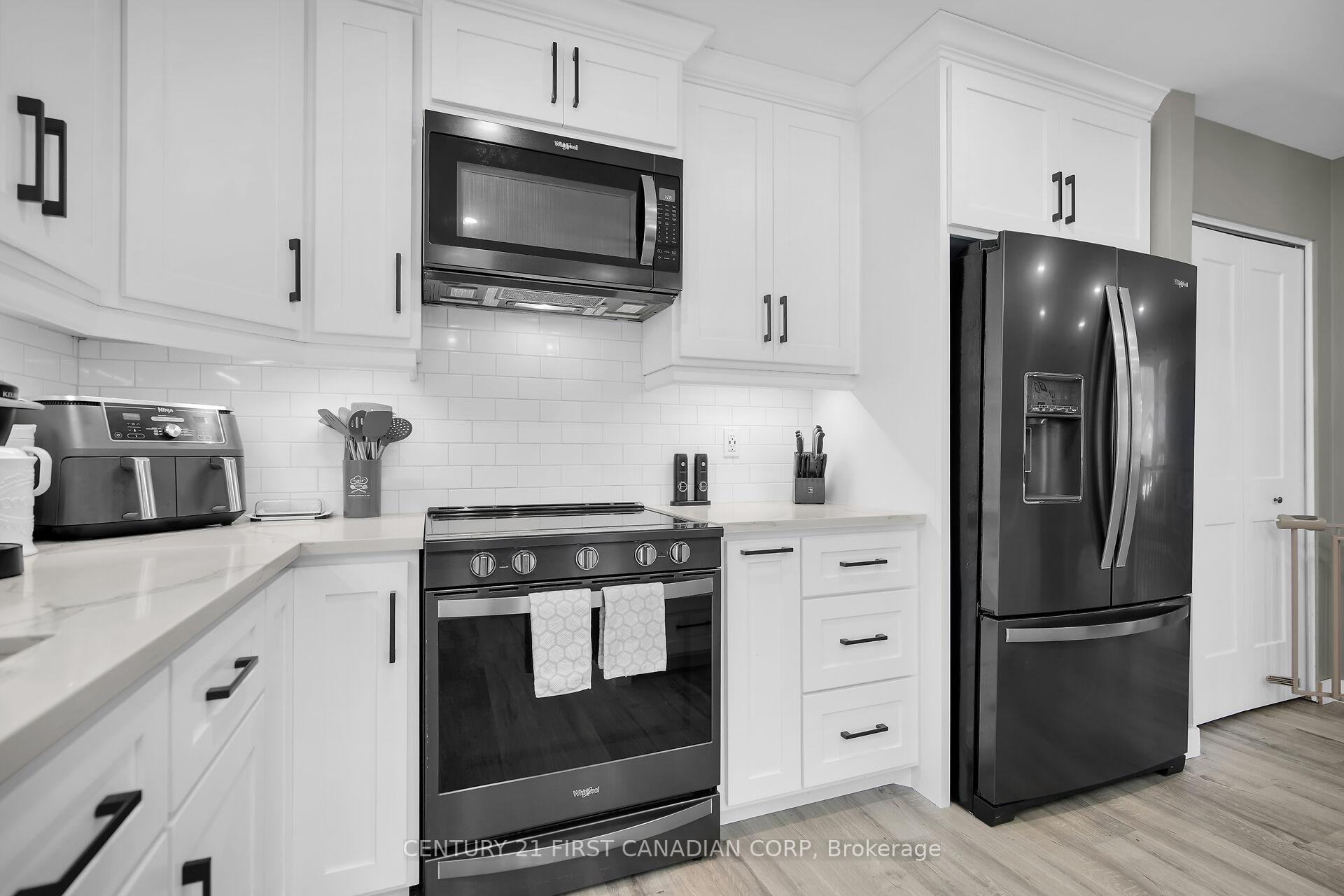 Photo 10 of 224 Munroe Street, West Elgin, West Lorne — HOMEH