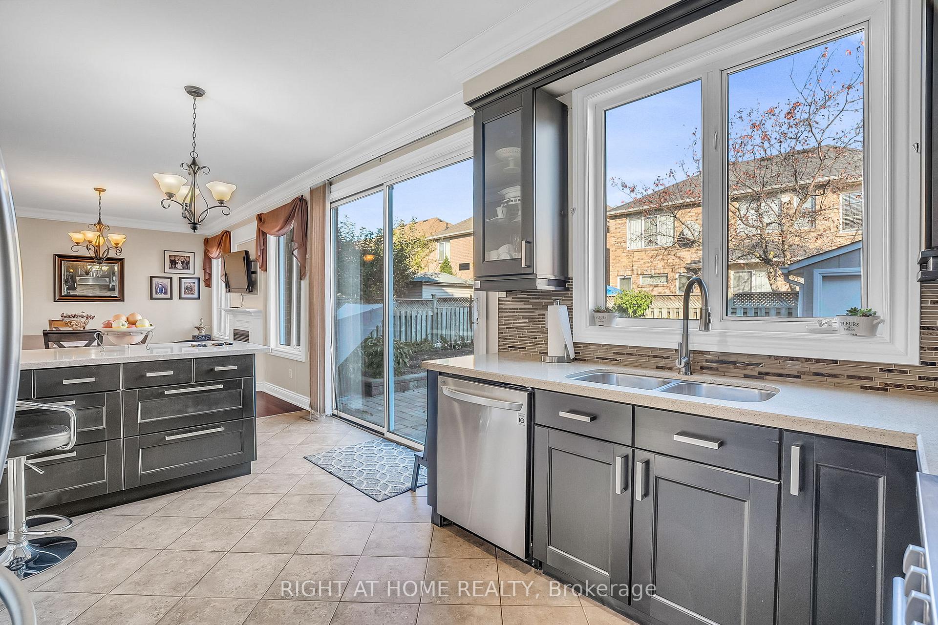 Photo 5 of 421 John Deisman Boulevard, Vaughan, Vellore Village — HOMEH