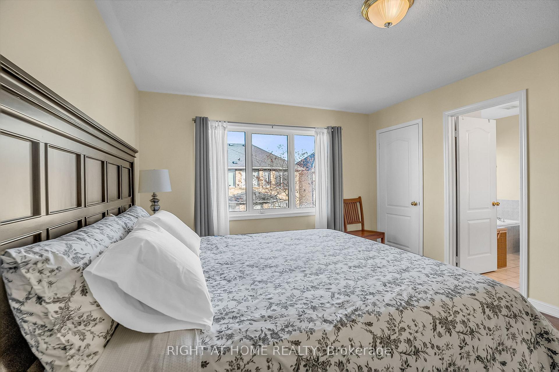 Photo 33 of 421 John Deisman Boulevard, Vaughan, Vellore Village — HOMEH