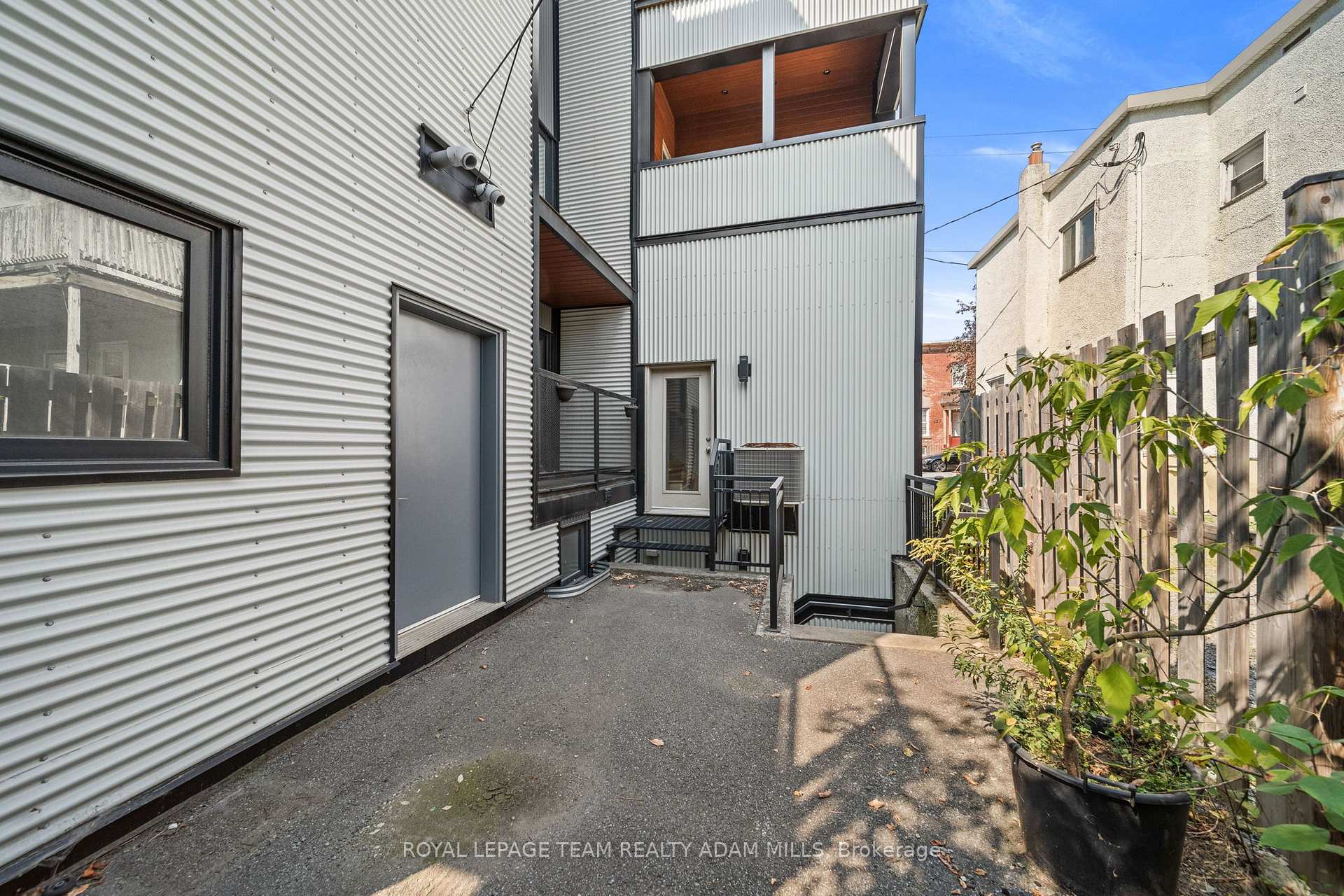 Photo 21 of Unit B, 469 Booth Street, Ottawa, West Centre Town — HOMEH