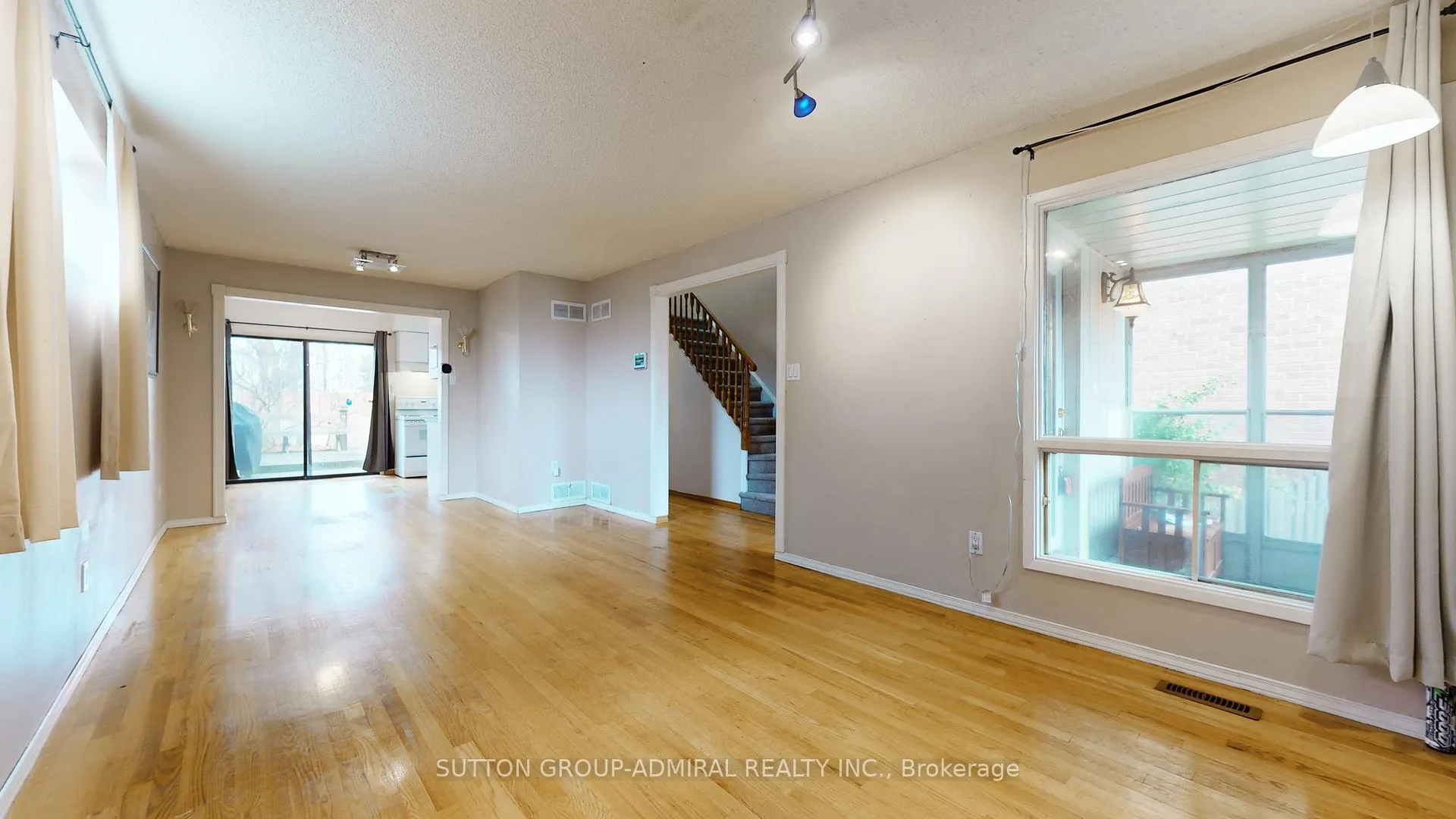 Photo 3 of 93 Patrice Crescent, Vaughan, Crestwood-Springfarm-Yorkhill — HOMEH