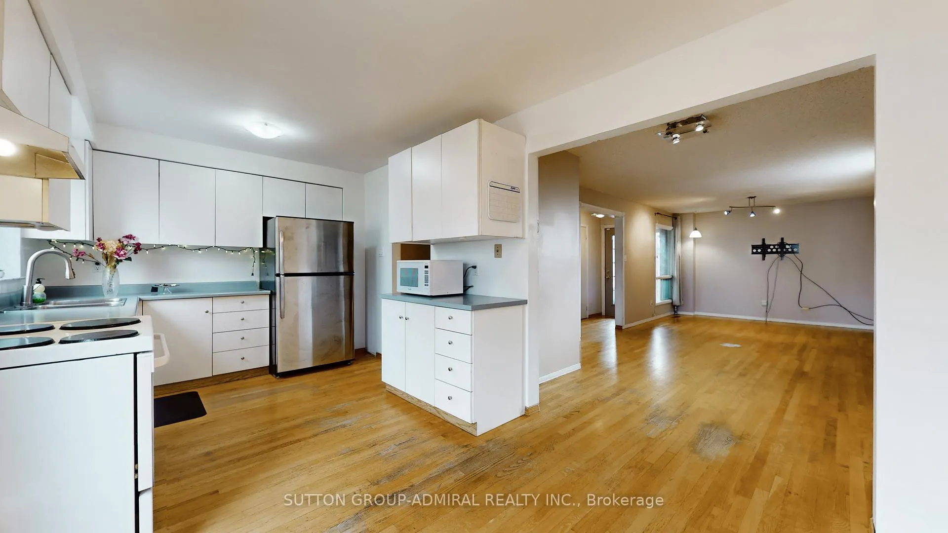 Photo 7 of 93 Patrice Crescent, Vaughan, Crestwood-Springfarm-Yorkhill — HOMEH