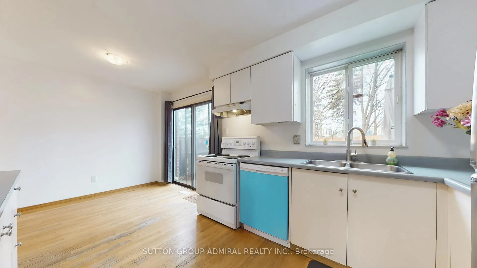 Photo 8 of 93 Patrice Crescent, Vaughan, Crestwood-Springfarm-Yorkhill — HOMEH