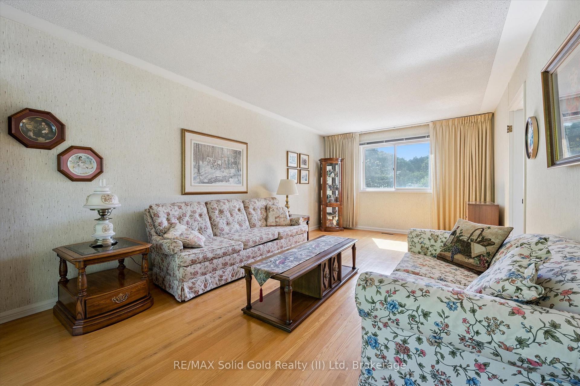 Photo 7 of 141 Weston Place, Waterloo — HOMEH