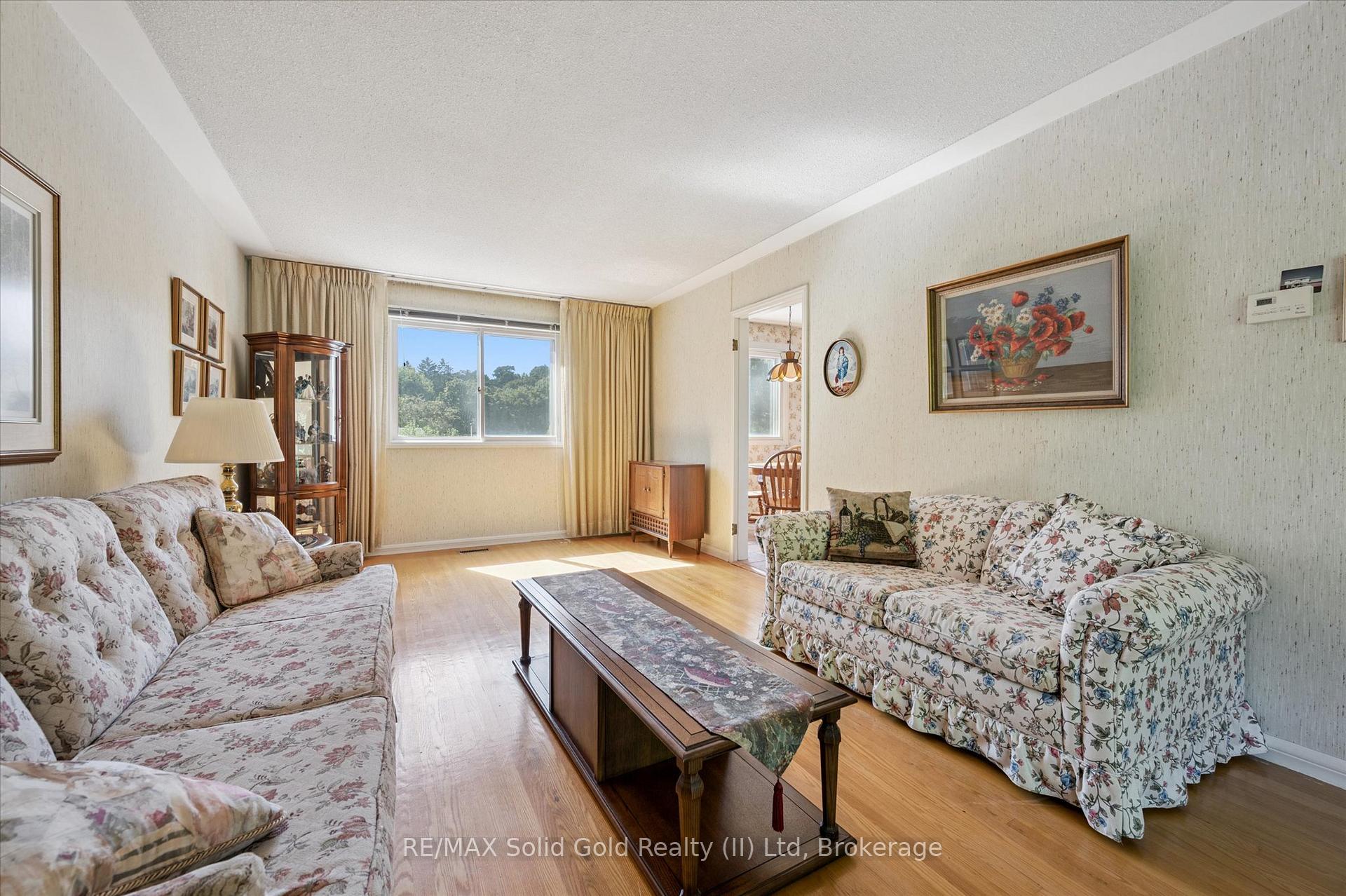 Photo 8 of 141 Weston Place, Waterloo — HOMEH