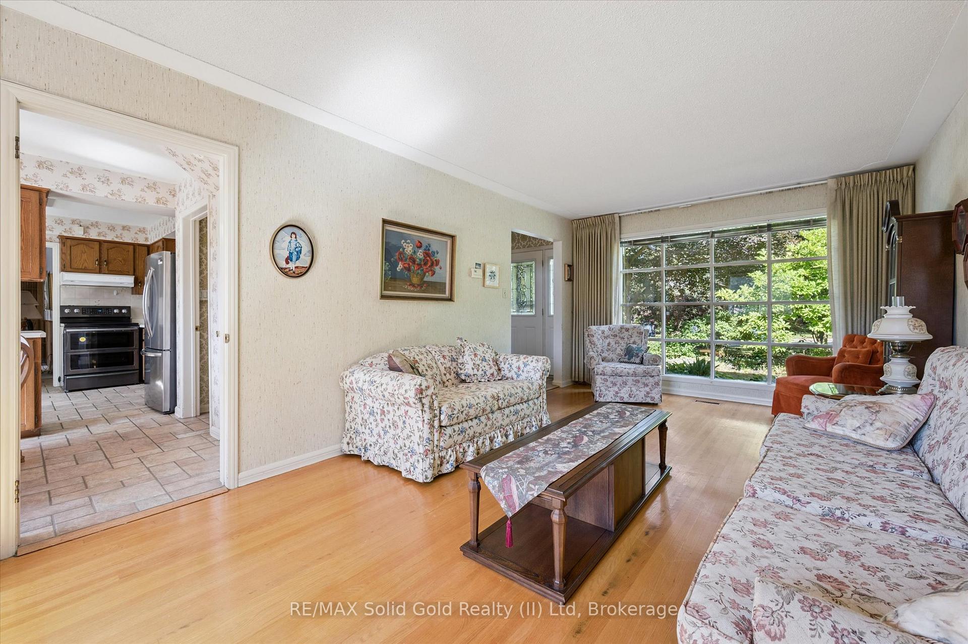 Photo 10 of 141 Weston Place, Waterloo — HOMEH