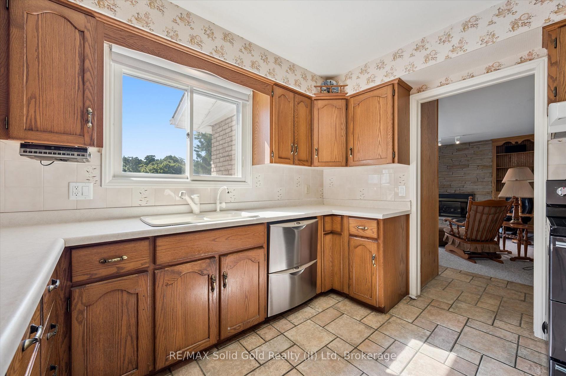 Photo 15 of 141 Weston Place, Waterloo — HOMEH