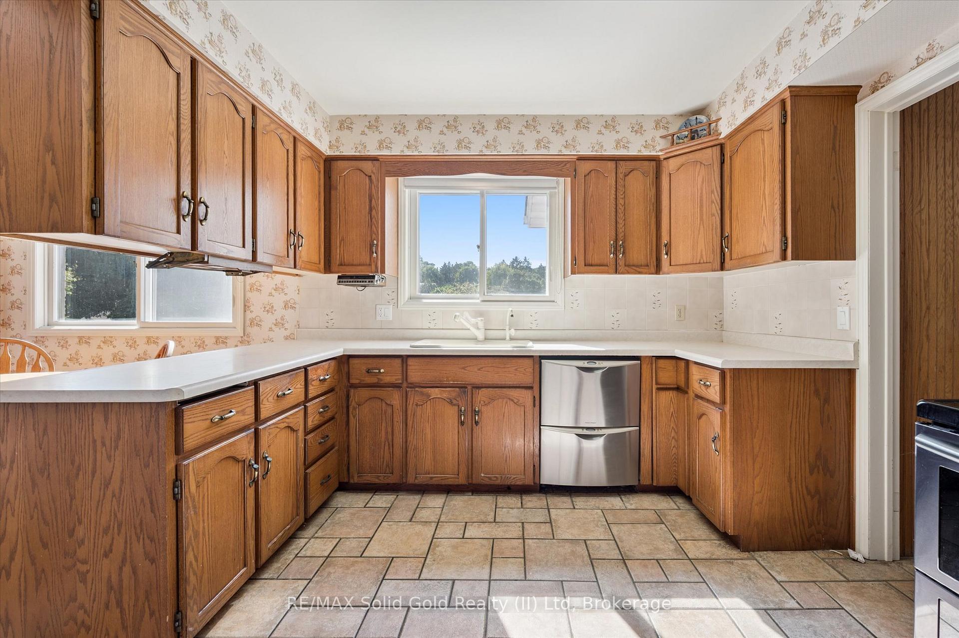 Photo 17 of 141 Weston Place, Waterloo — HOMEH