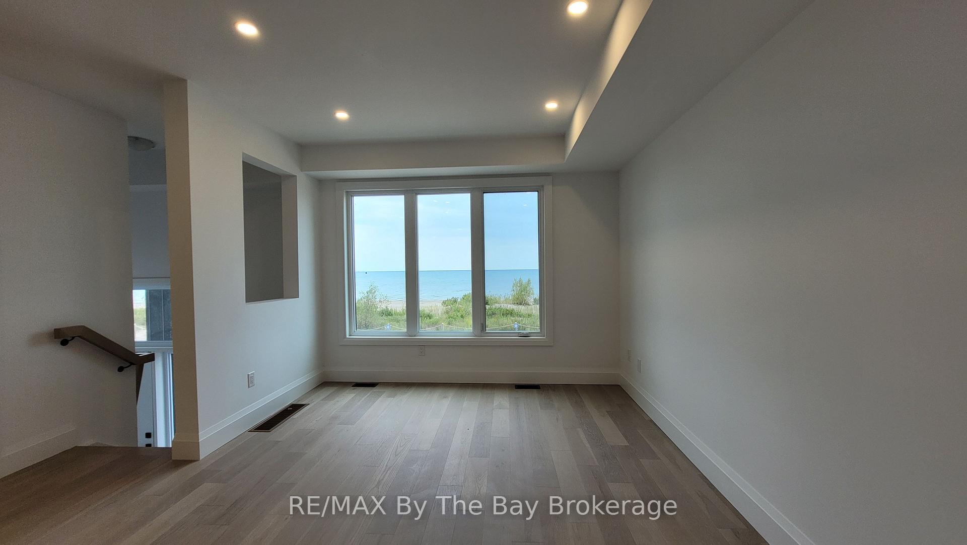 Photo 10 of 9 Julia Circle, Wasaga Beach — HOMEH