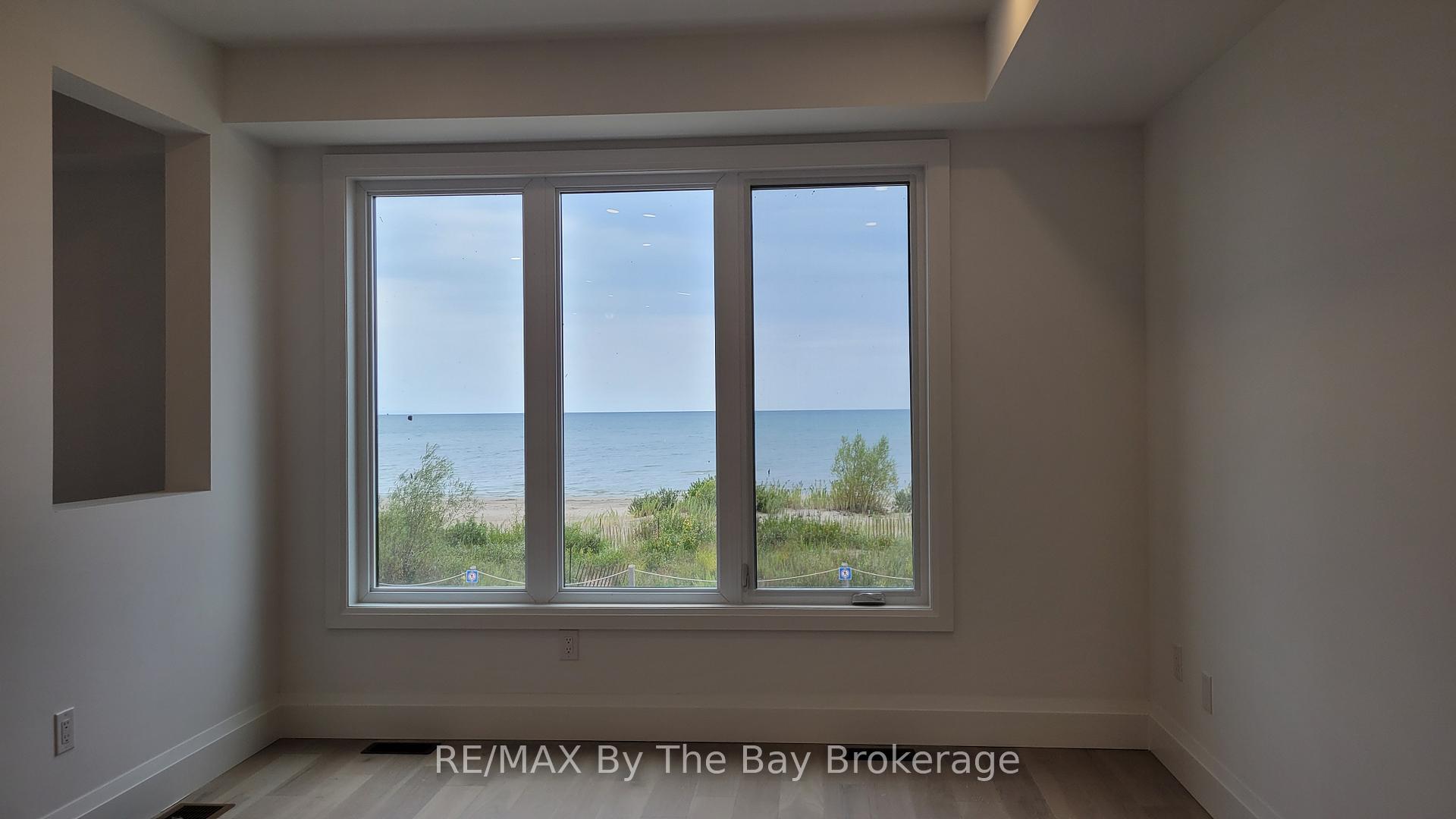 Photo 11 of 9 Julia Circle, Wasaga Beach — HOMEH