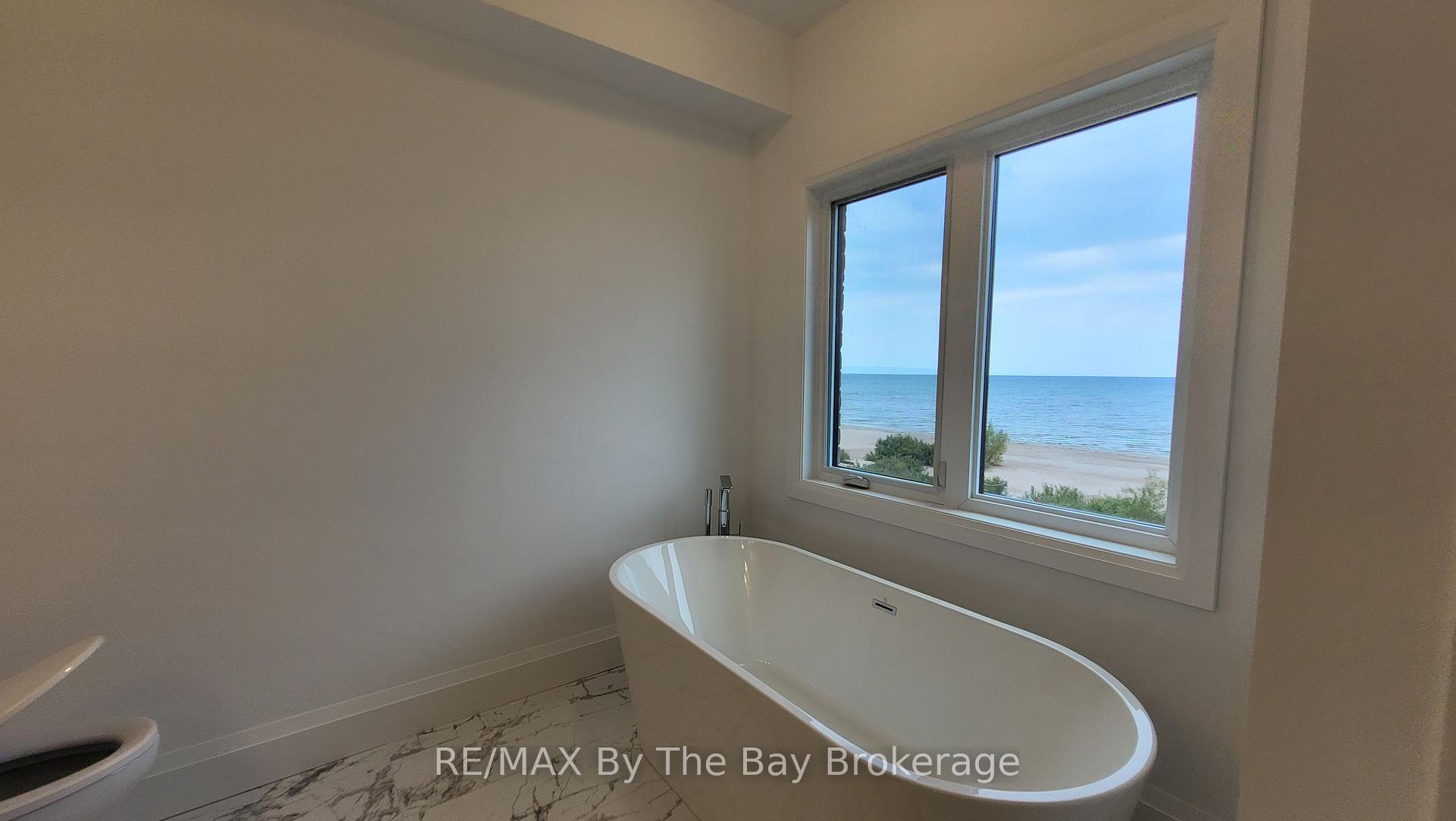Photo 33 of 9 Julia Circle, Wasaga Beach — HOMEH