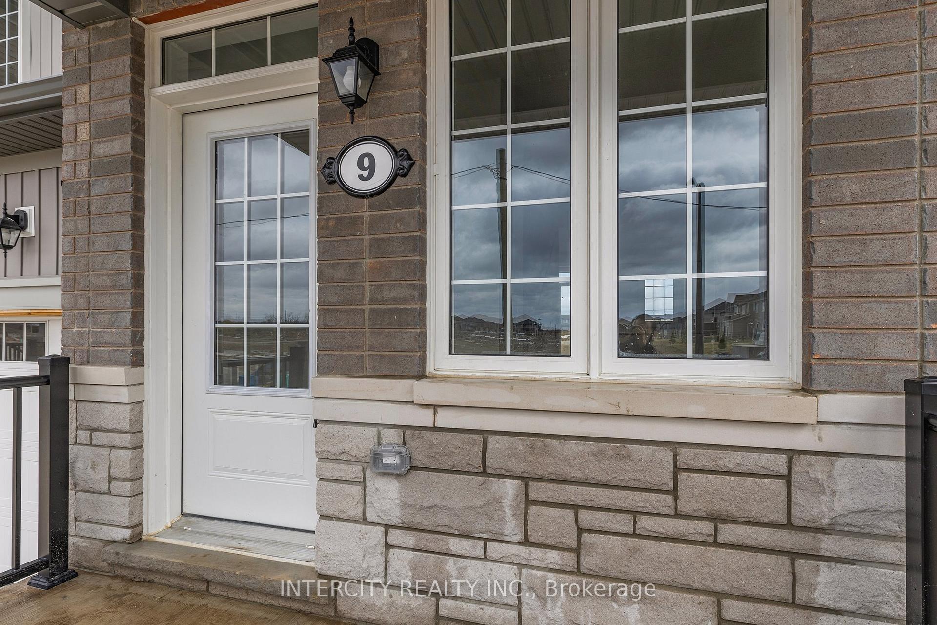 Photo 3 of 9 Avalon Drive, Wasaga Beach — HOMEH
