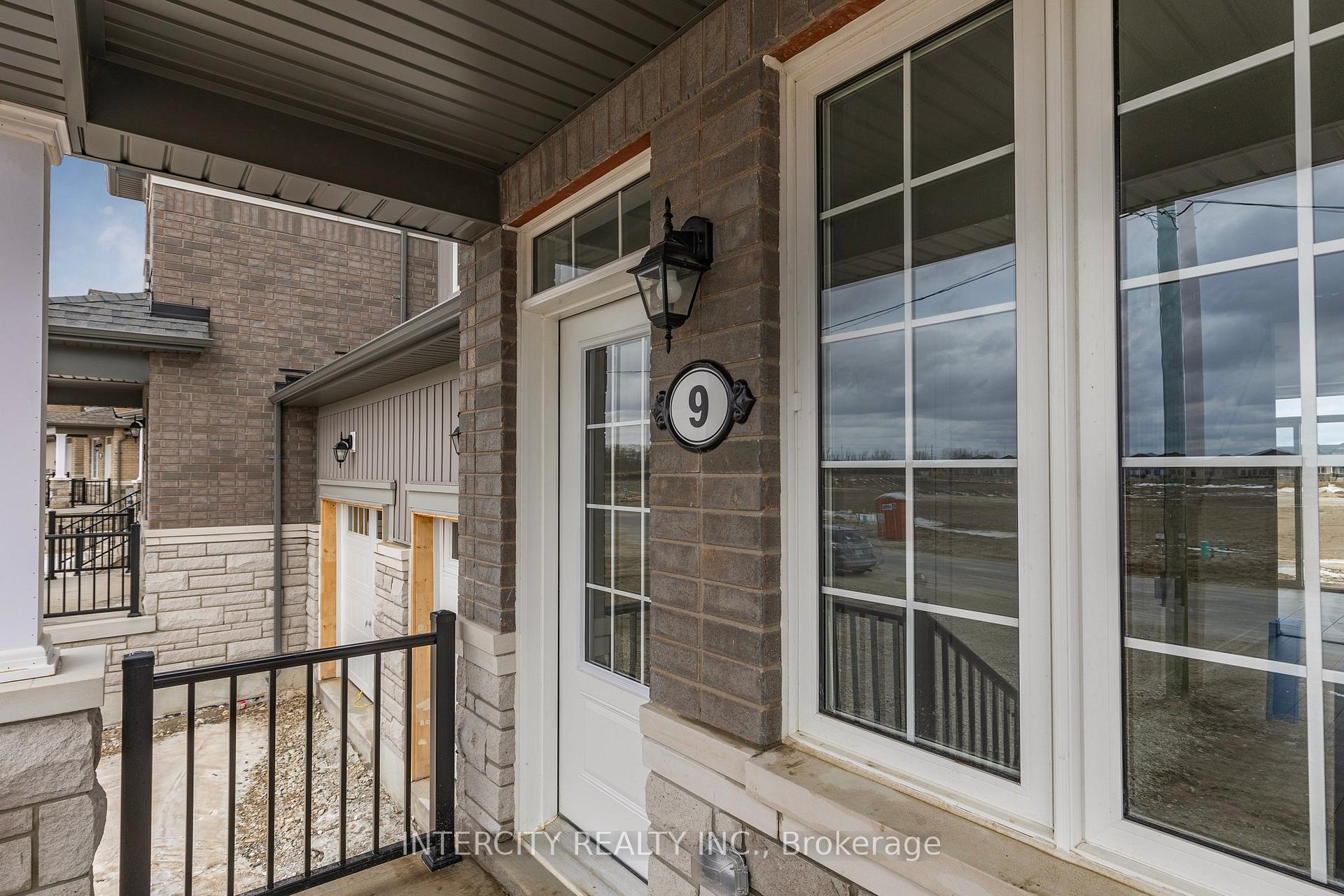 Photo 4 of 9 Avalon Drive, Wasaga Beach — HOMEH