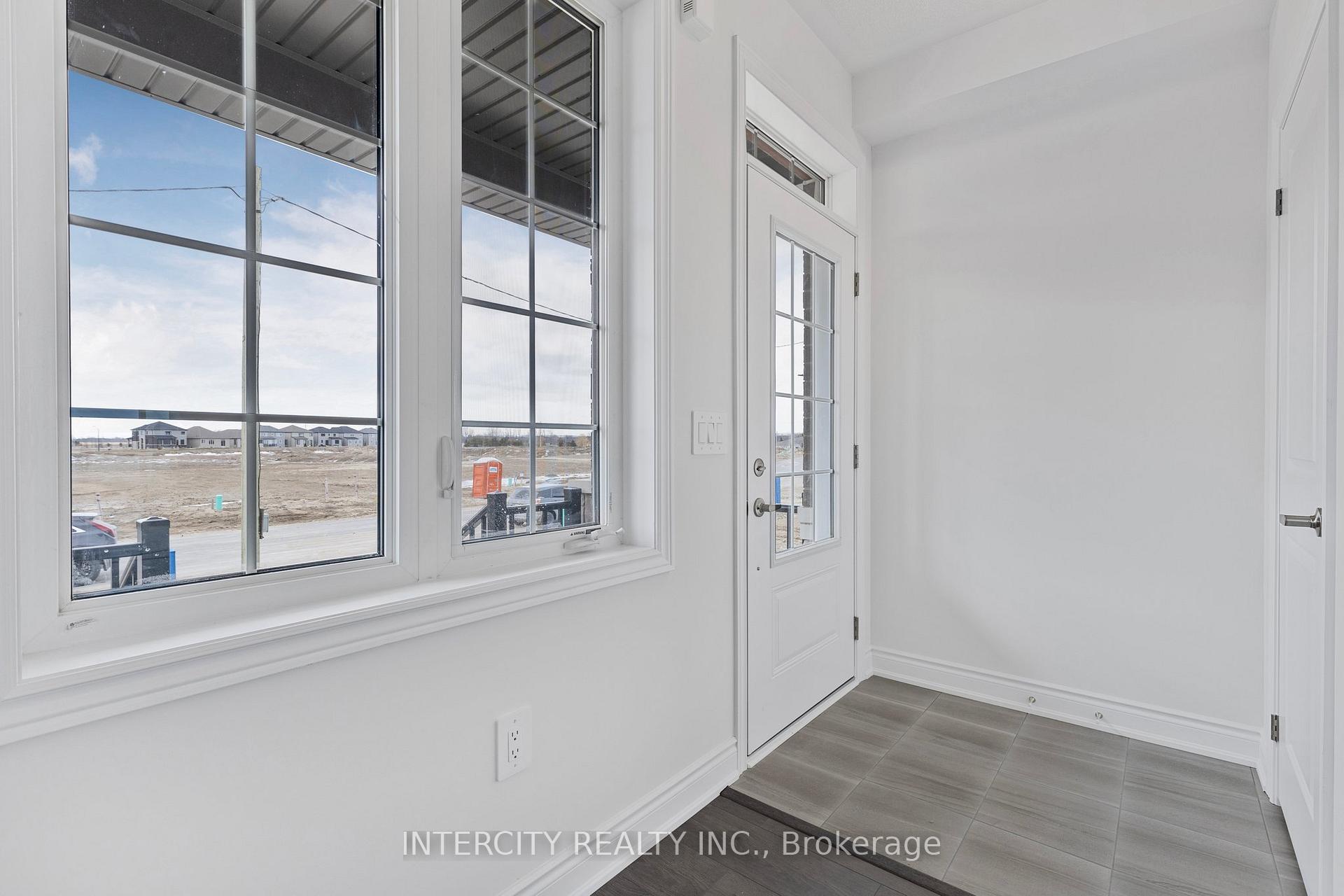 Photo 5 of 9 Avalon Drive, Wasaga Beach — HOMEH