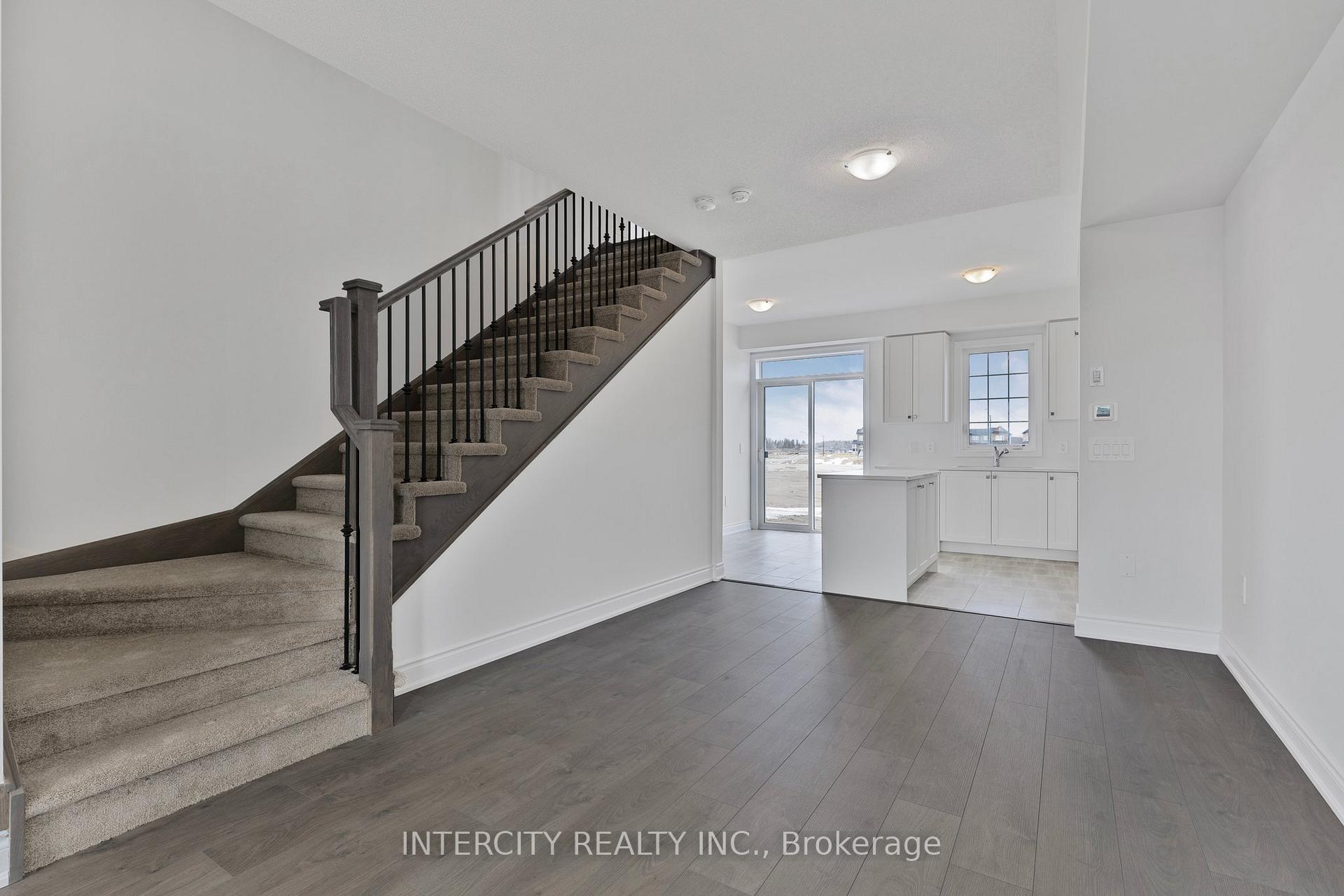 Photo 6 of 9 Avalon Drive, Wasaga Beach — HOMEH