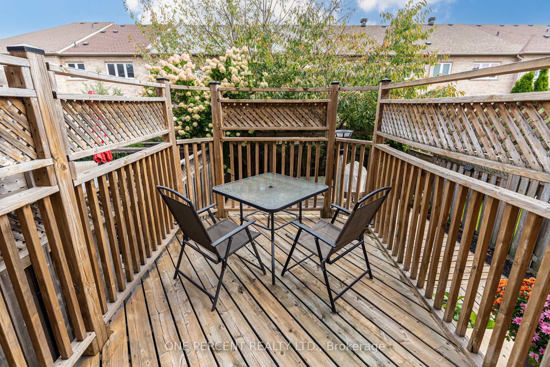 Photo 3 of 64 Lander Crescent, Vaughan, Patterson — HOMEH