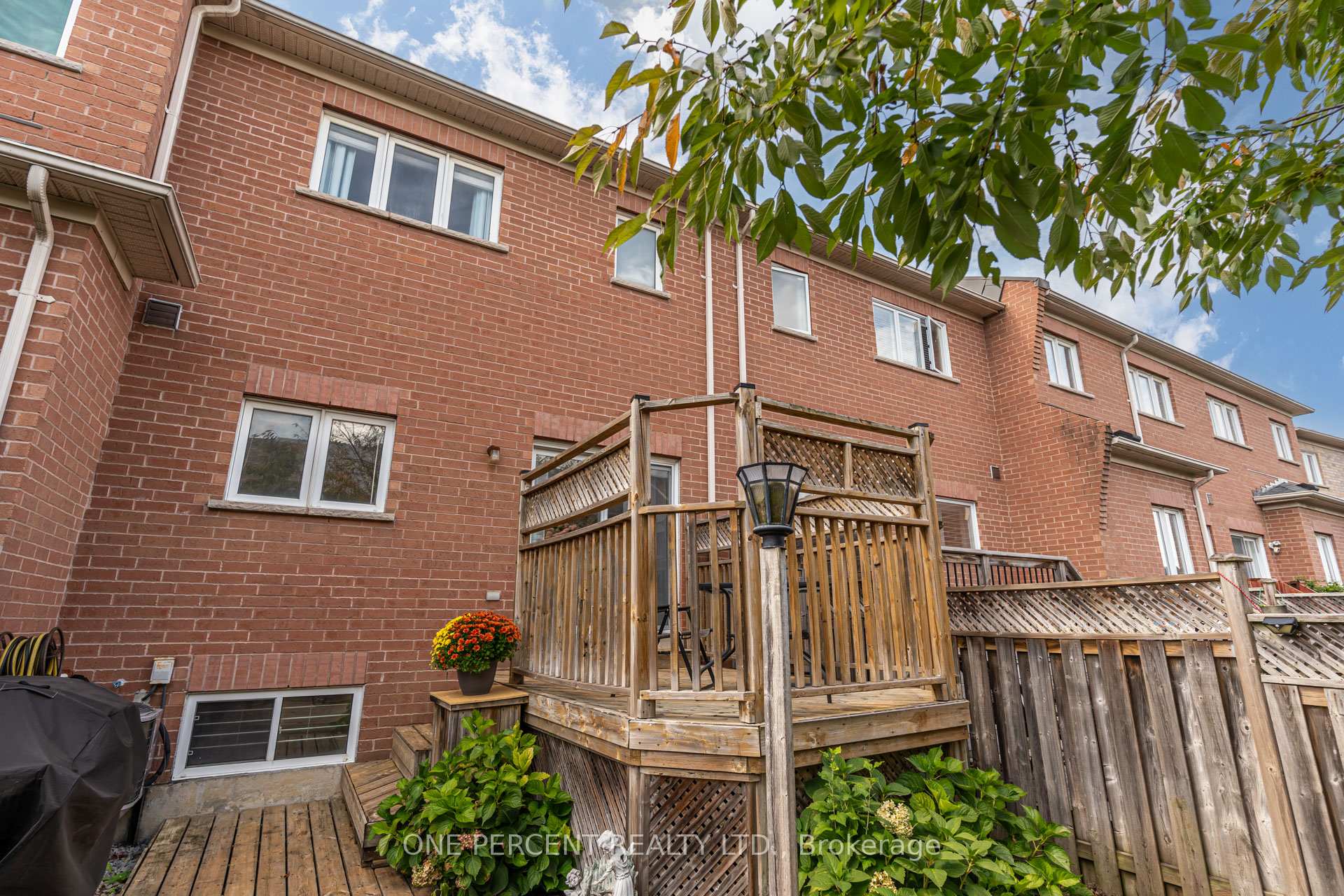Photo 7 of 64 Lander Crescent, Vaughan, Patterson — HOMEH